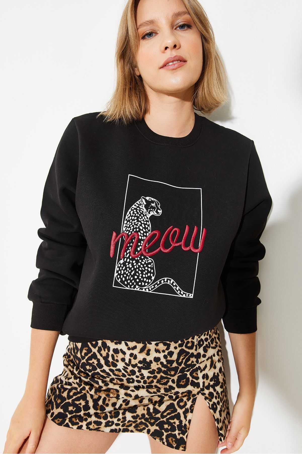 LUCCI Leopard Print Embroidered Crew Neck Sweatshirt 4