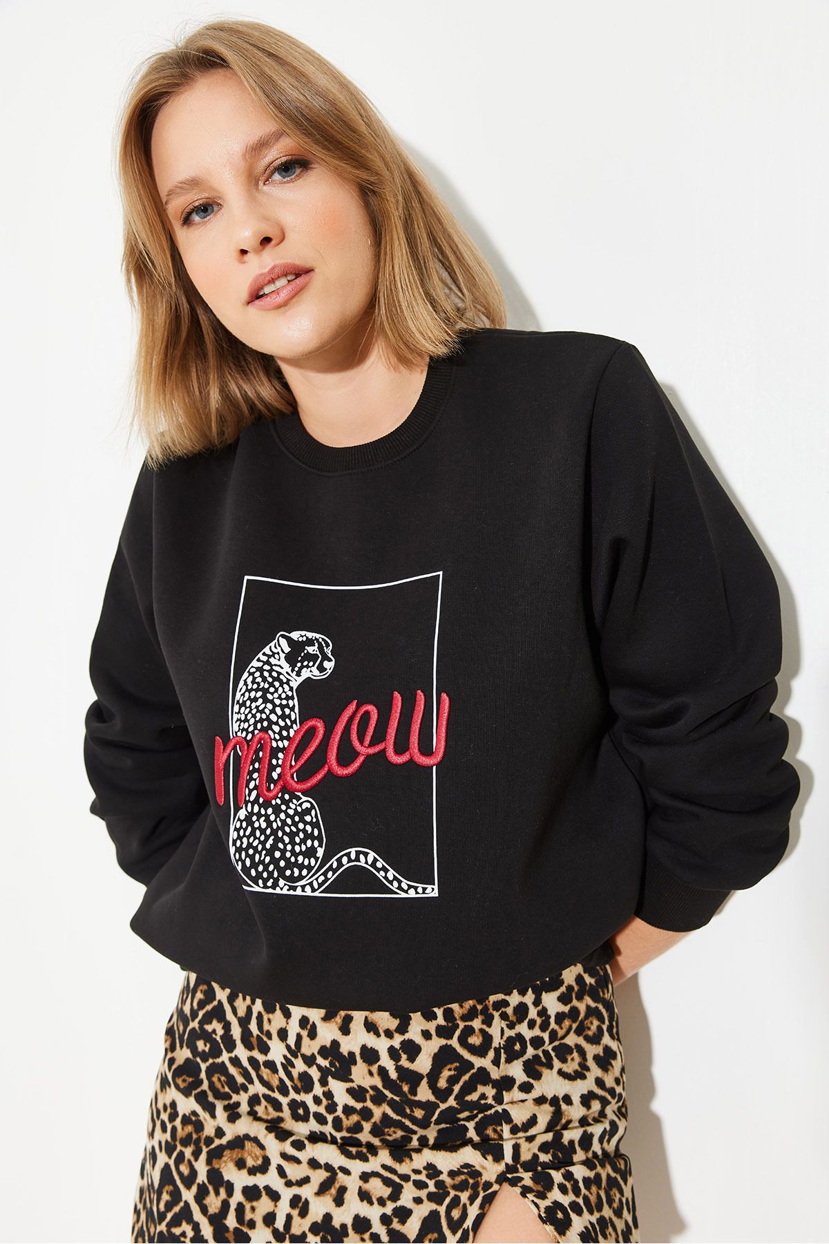 LUCCI Leopard Print Embroidered Crew Neck Sweatshirt 3