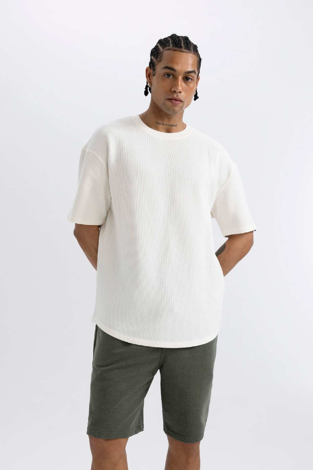 DeFacto-Slim Fit Basic Shorts with Pockets R3442Az24Sm 4