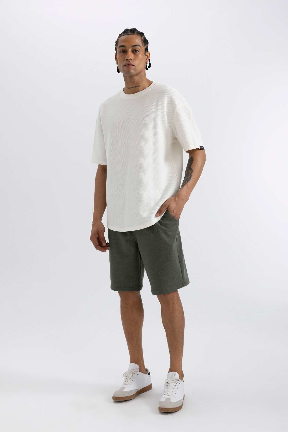 DeFacto-Slim Fit Basic Shorts with Pockets R3442Az24Sm 2