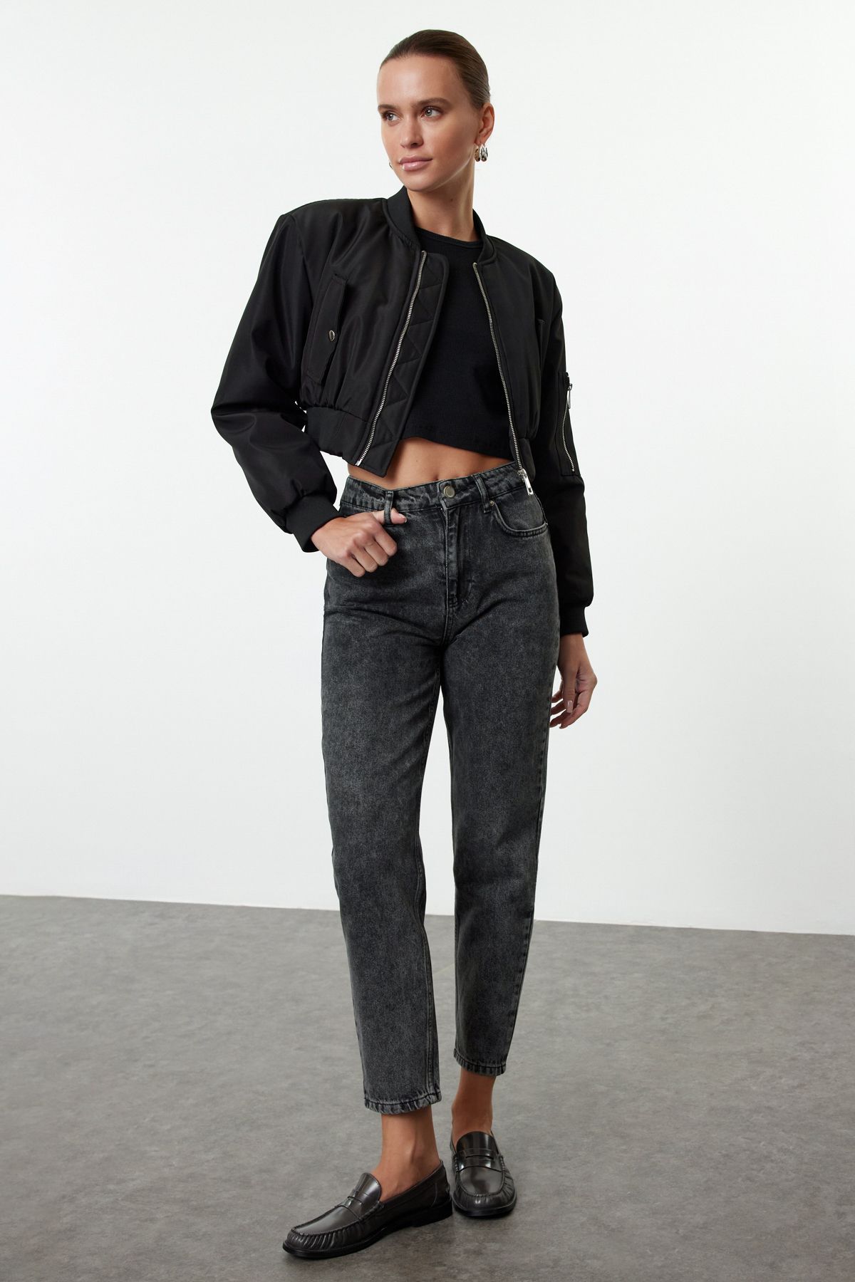 Trendyol Collection Wysokie Czarne Jeansy Typu Mom Jeans - Twoaw22je0945 Kobieta - 32