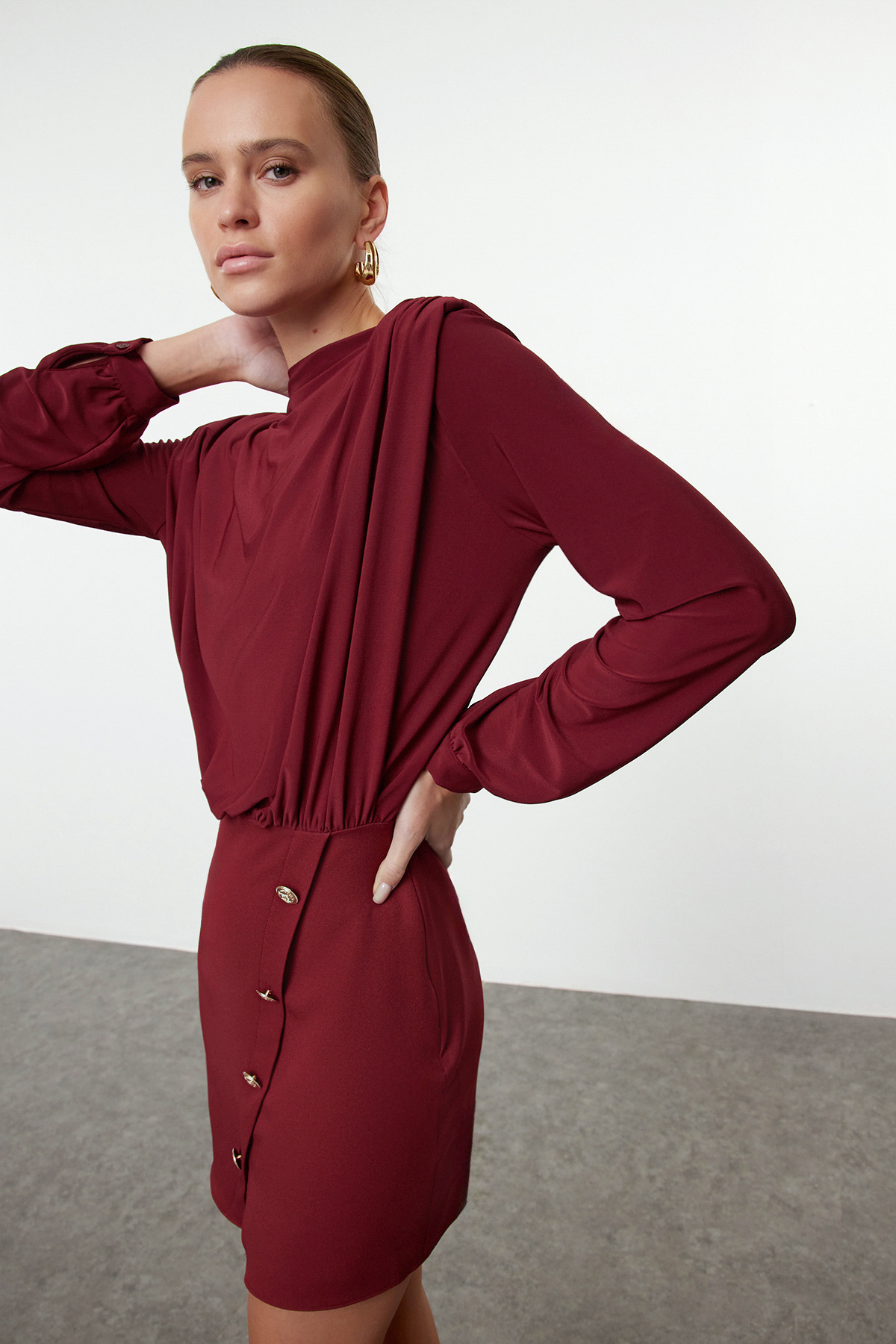 Trendyol Collection Burgundowa Mini Sukienka Tkana - Prosta Wyściełana Twoaw24el00483