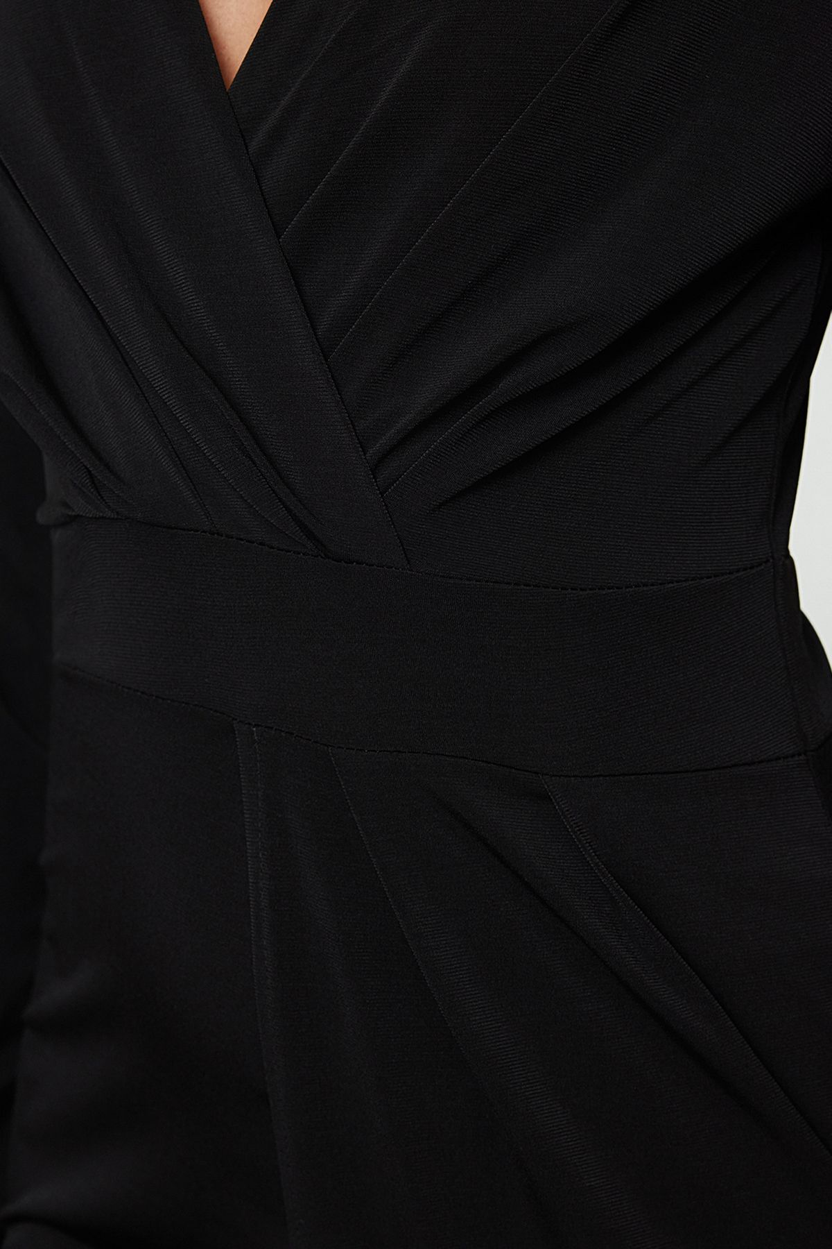Trendyol Collection-Schwarzes, gestricktes, langes, stilvolles Abendkleid mit V-Ausschnitt und Heimkehrkleid TPRAW25EL00113 4