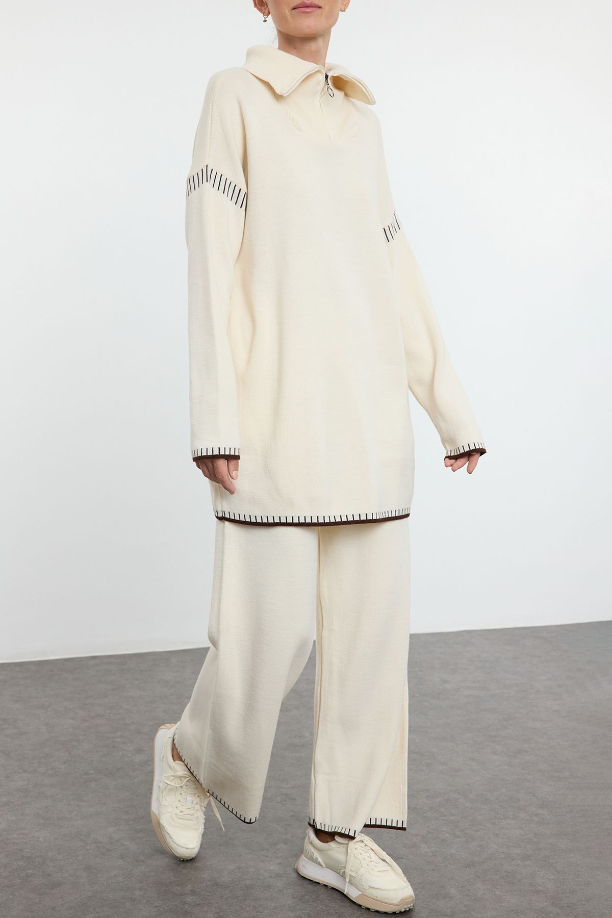 Edit by Trendyol-Set aus Strickpullover und Hose mit Reißverschluss und Steinnaht-Detail – TEDAW25US00008 2