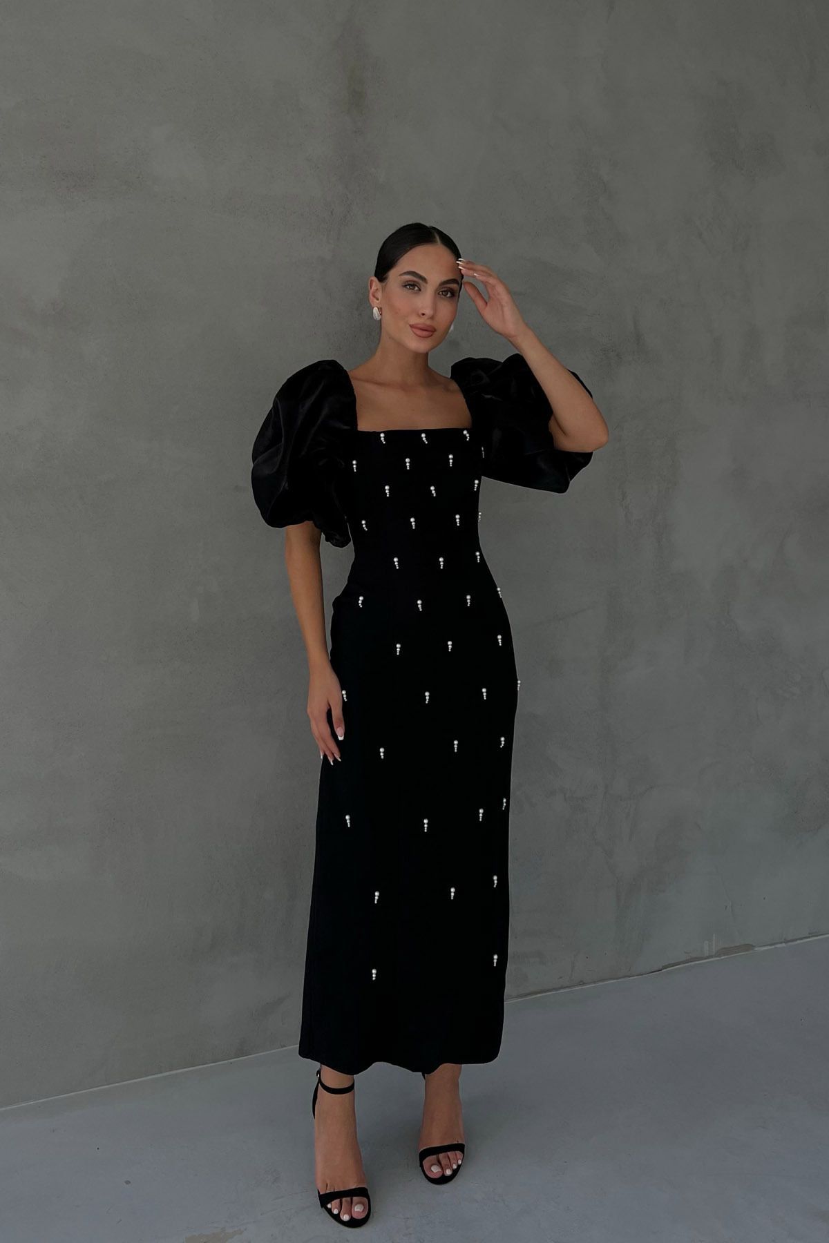 Seda Yalçın Atelier-Μαύρο φόρεμα με φερμουάρ με μαργαριταρένια λεπτομέρεια 3