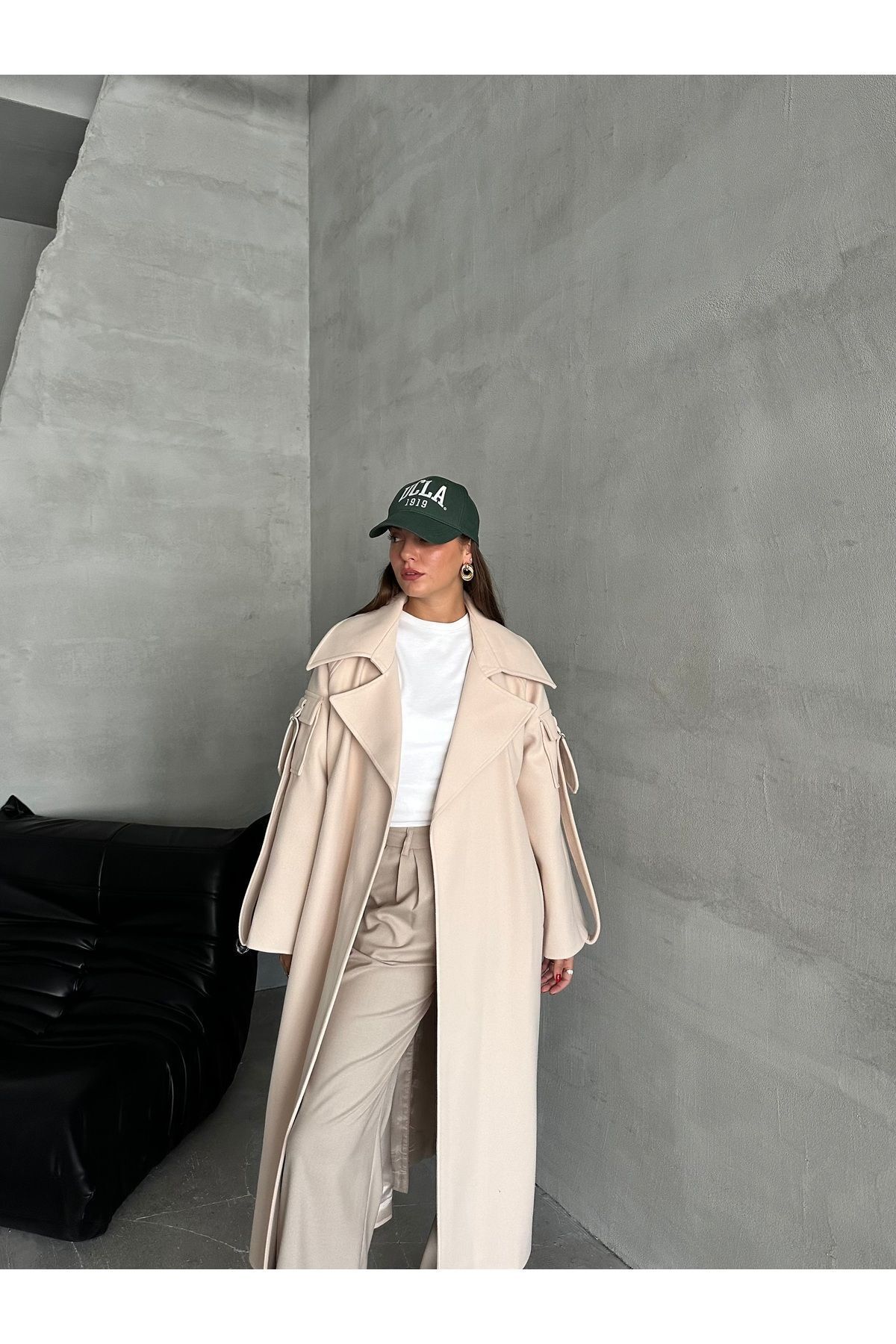 Laluvia-Premium-Mantel mit beigefarbenen Ärmeln und Taschendetail 4
