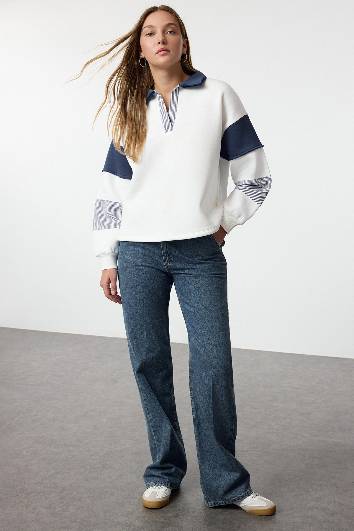 Trendyolmilla  Ekru Renk Bloklu Dokuma Garnili Oversize/Geniş Kalıp Örme Sweatshirt TWOAW25SW00199 - Görsel 2