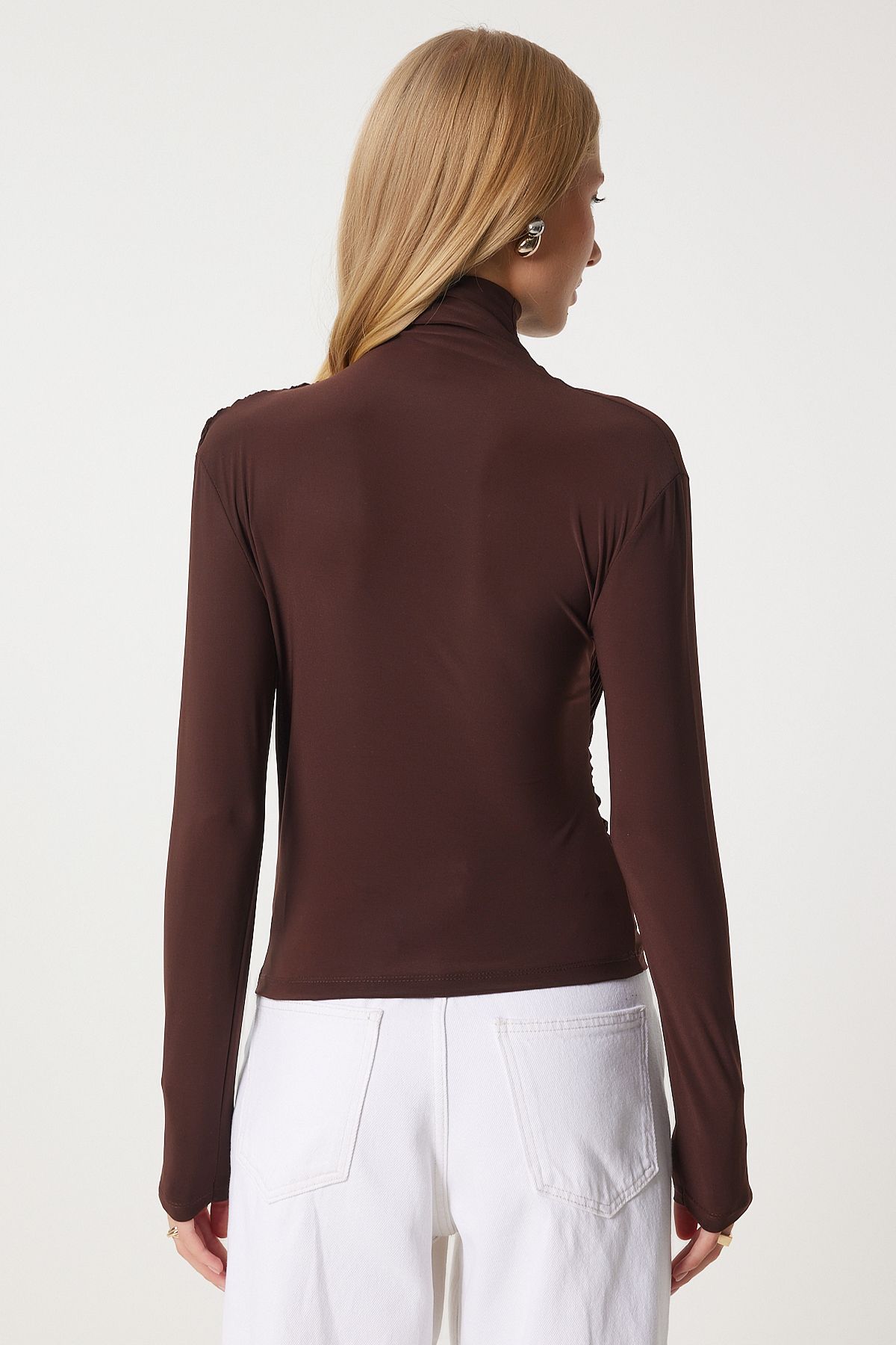 Happiness İstanbul-Braune, geraffte, detaillierte Sandy-Bluse mit hohem Kragen für Damen FF00135 6