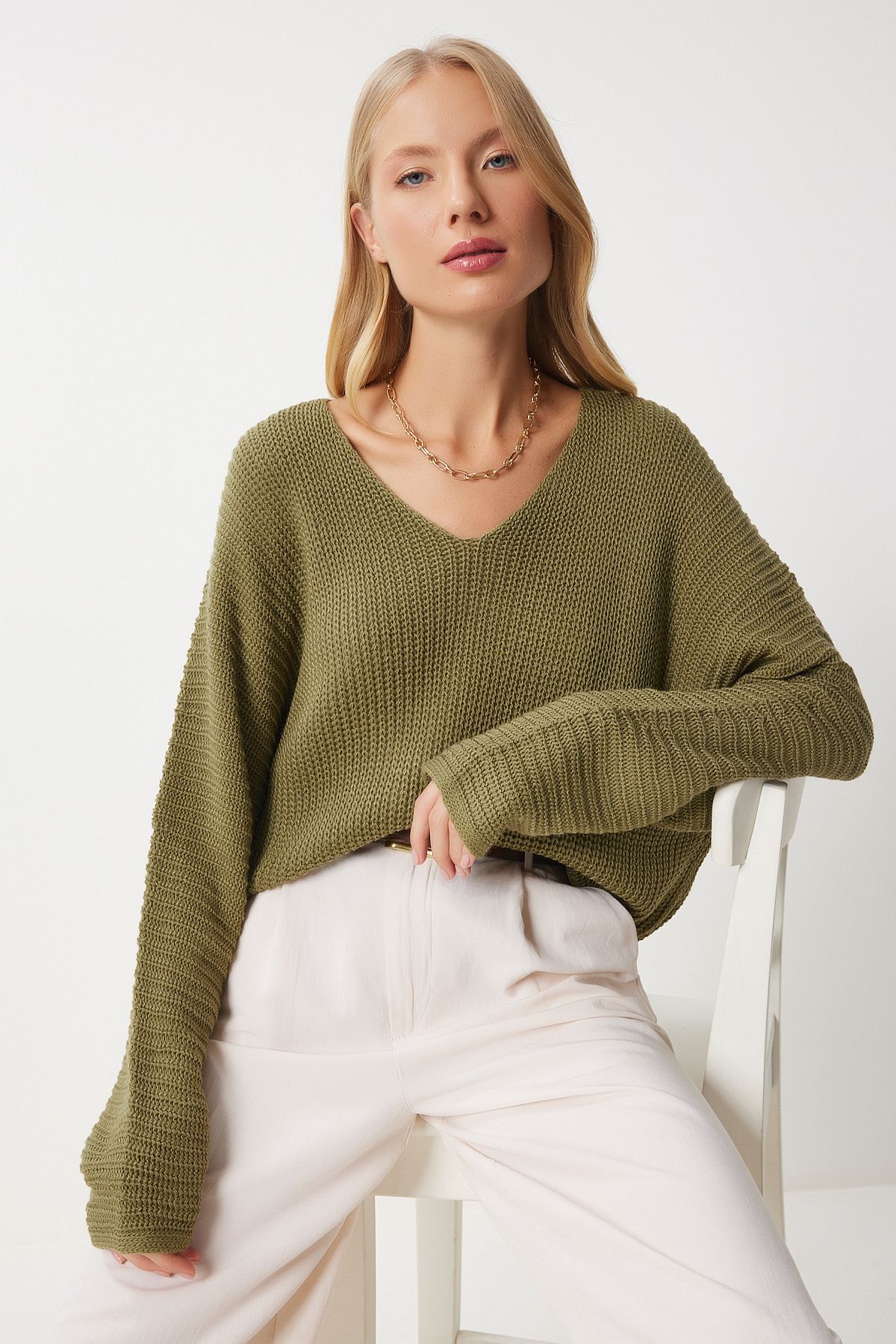 Happiness İstanbul-Dunkelgrüner Thessaloniki-Strickpullover mit V-Ausschnitt und Oversize-Muster für Damen ZA00059 2