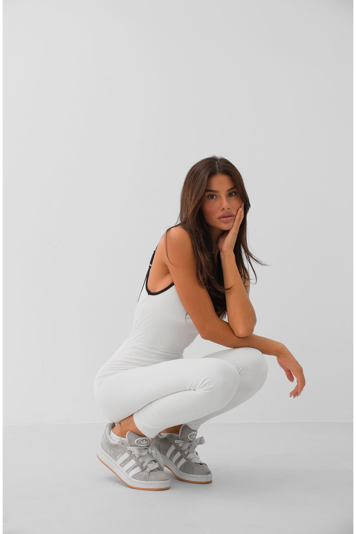 Black Fashion-Salopetă sport albă cu detaliu de țevi 3