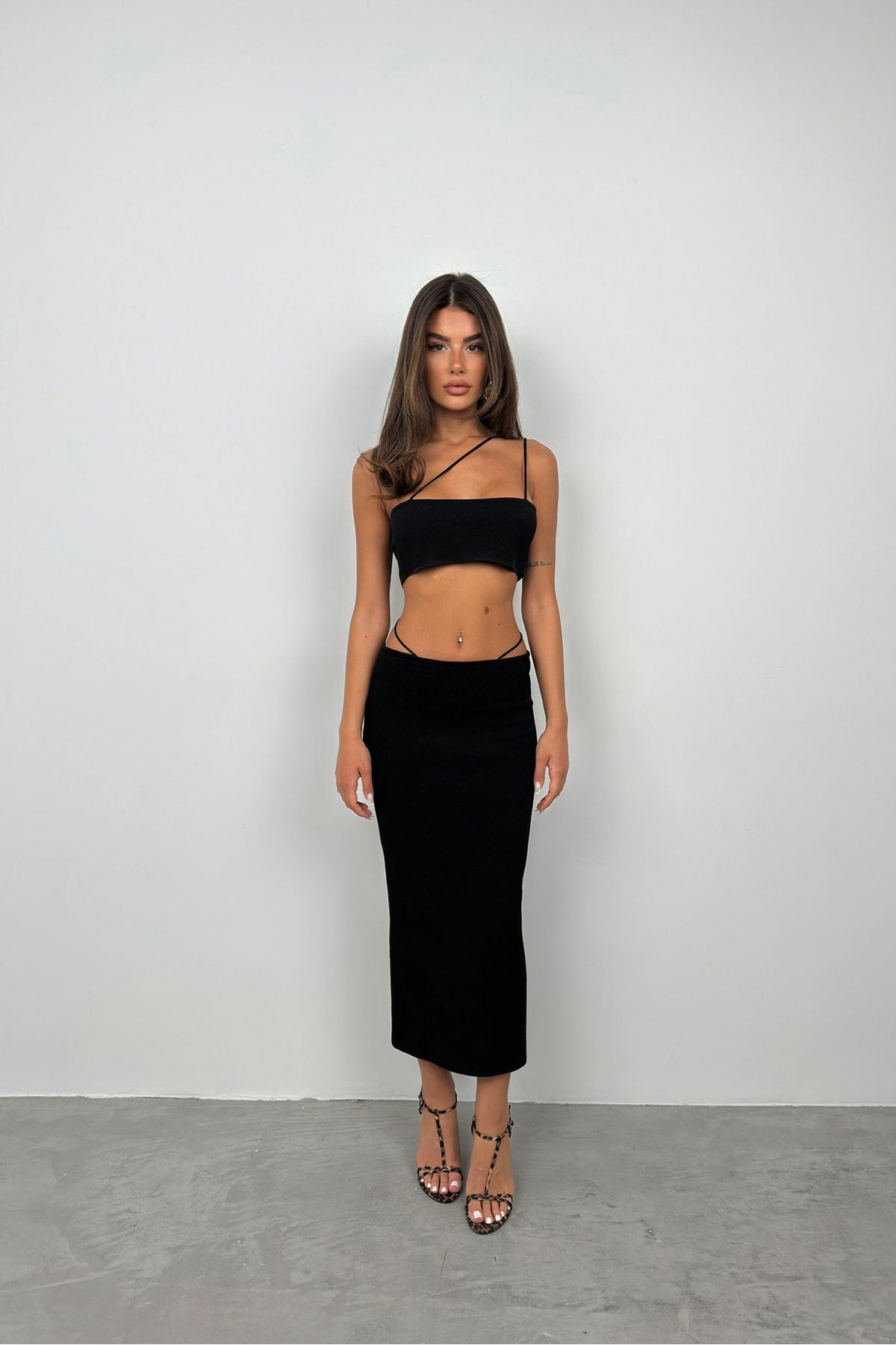 Cut-Out Straplez Dokulu Etek Takımı