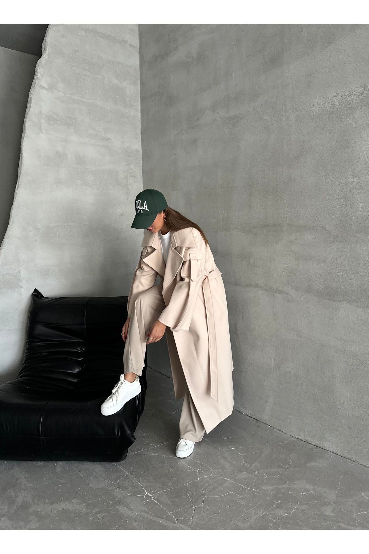 Laluvia-Premium-Mantel mit beigefarbenen Ärmeln und Taschendetail 5