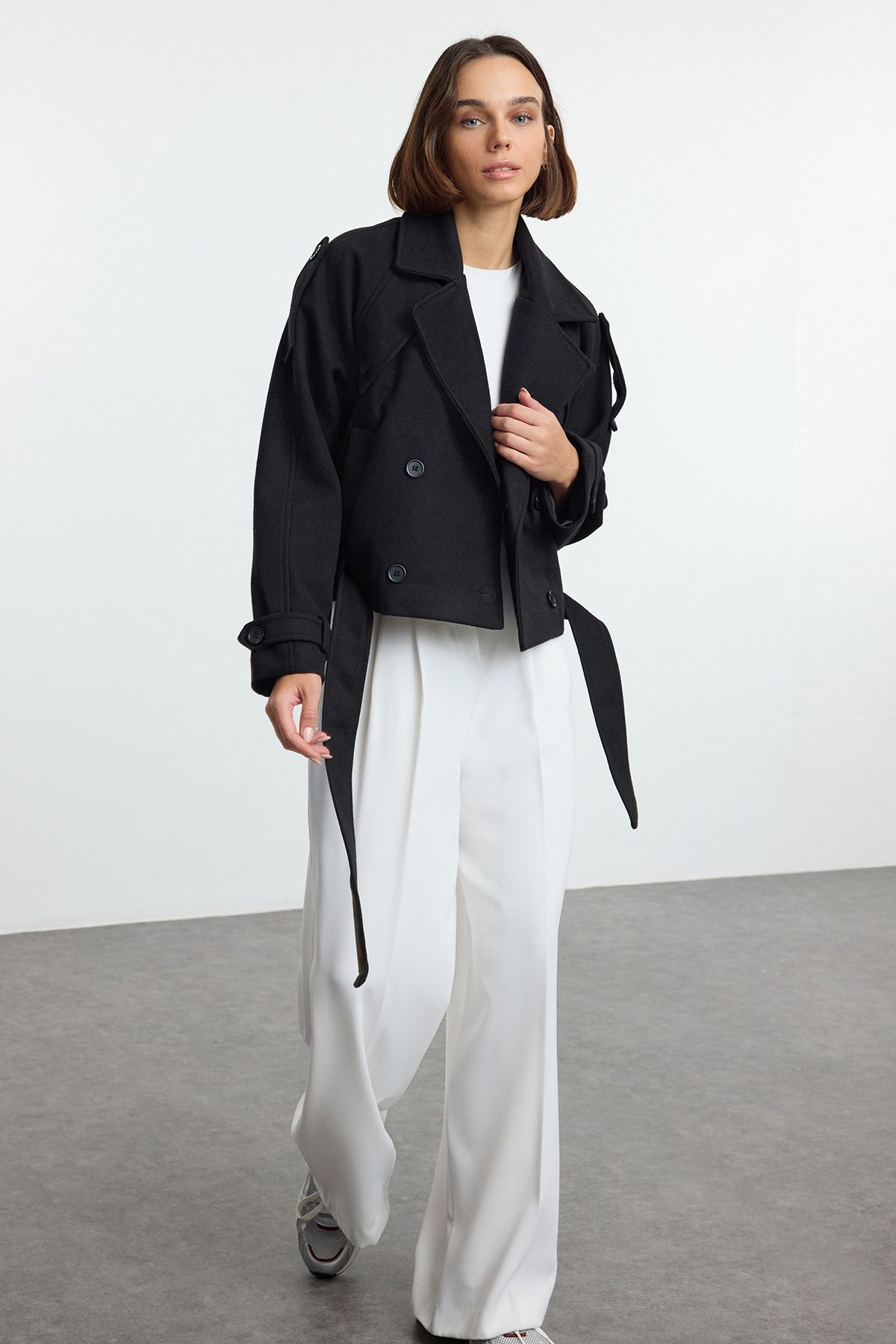 Trendyol Collection Black Soft Seasonal Short Oversize