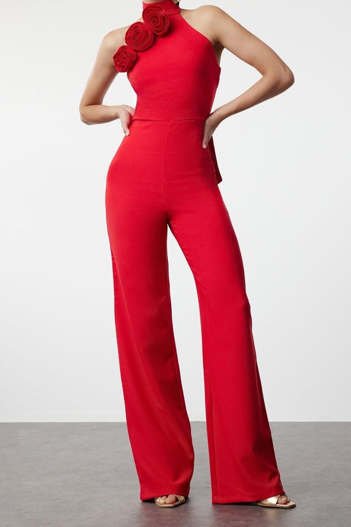 Kadın Moda Standart Kol Geniş Paça Halter Yaka Düz Desen Uzun Gül Detaylı Dokuma Tulum - Görsel 3