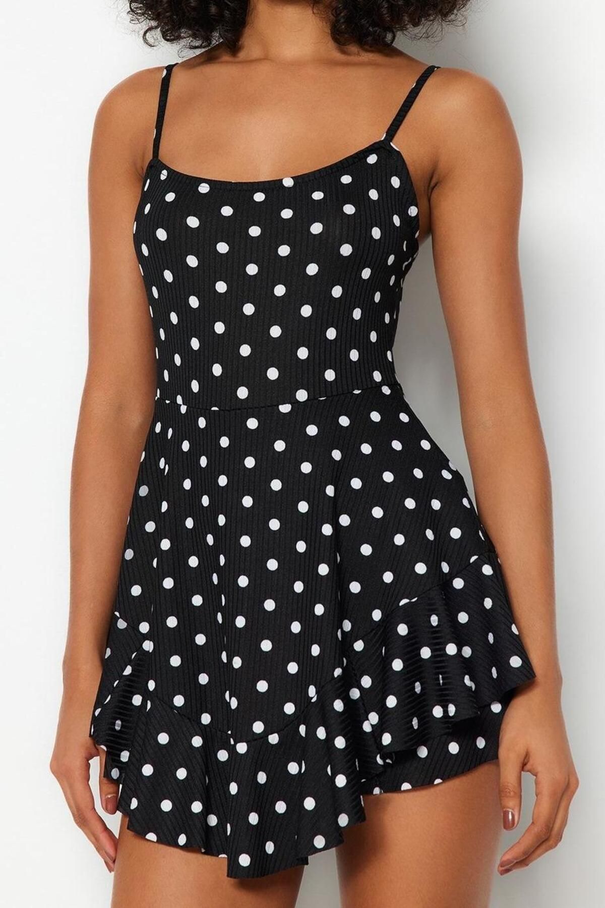 Kadın Moda Dar Paça Kare Yaka Puantiyeli Desen Kısa Baskılı Askılı Volanlı Şortlu Mini Örme Tulum - Görsel 3