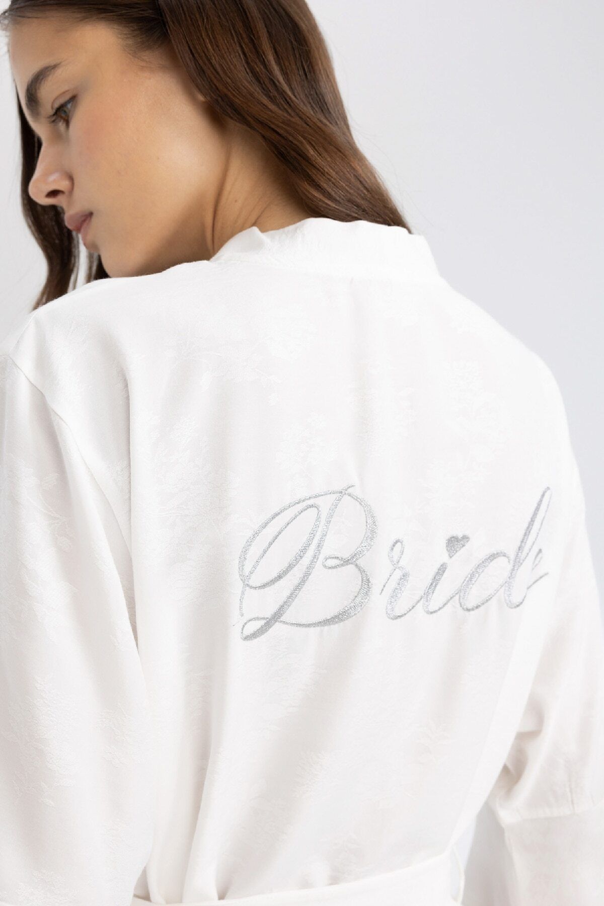DeFacto-Biały satynowy szlafrok z krótkim rękawem i paskiem Z9485Az24Sm; Fall in Love Bridal 4