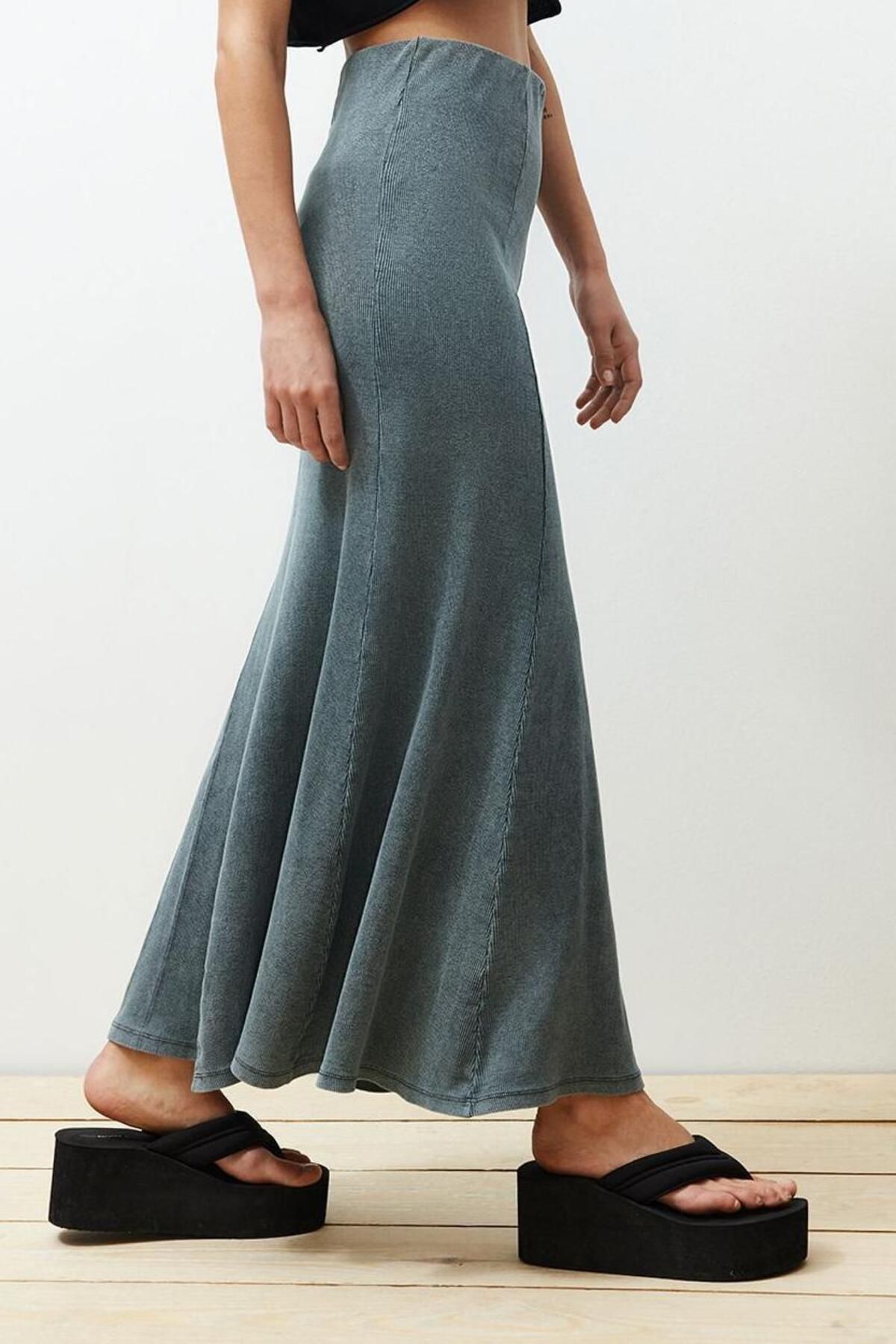 Moda Regular Düz Desen Günlük Maxi Boy Soluk Efektli Dikiş Detaylı Maxi Esnek Etek - Görsel 4