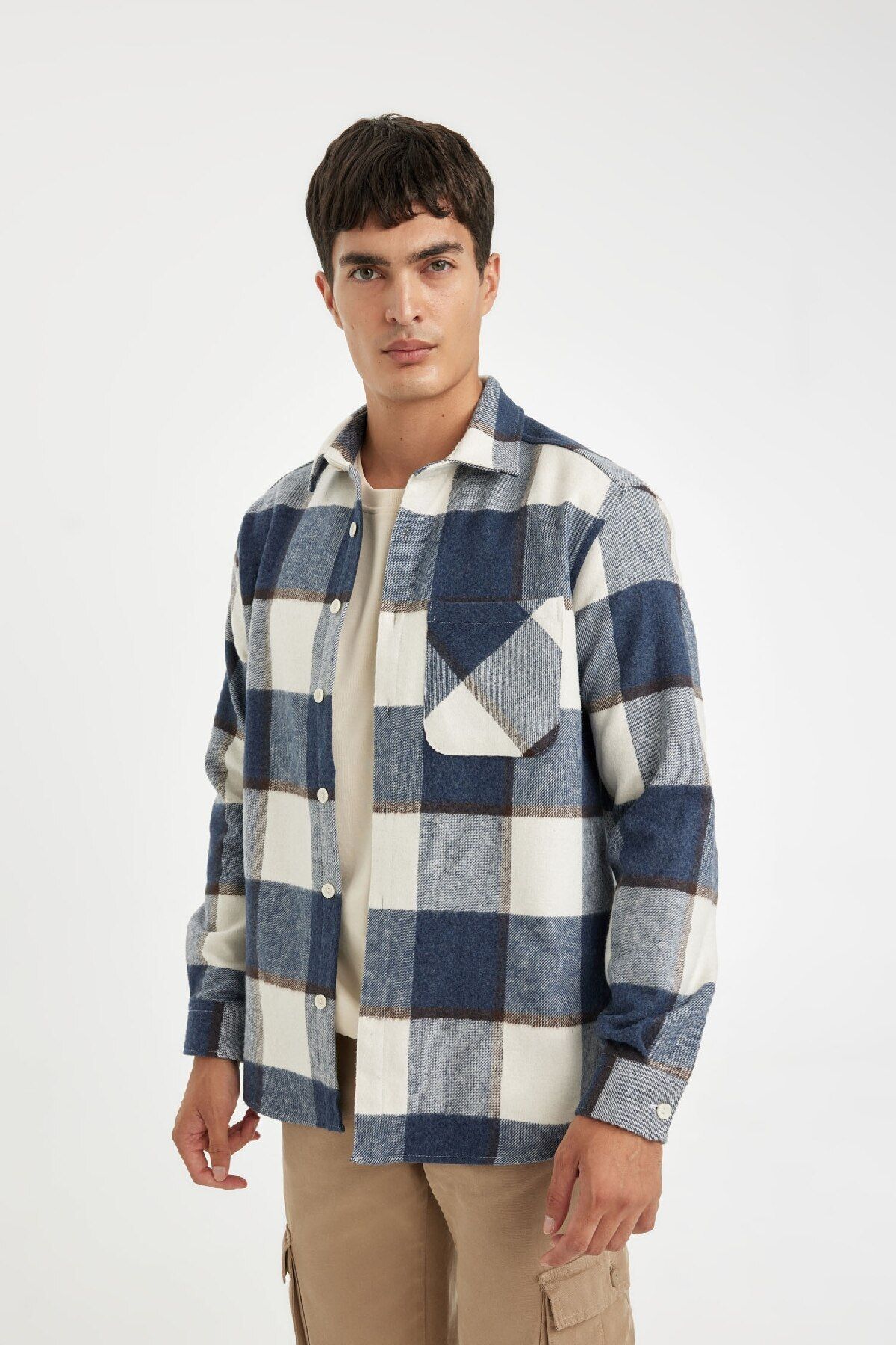 cest une chemise à manches longues y1702az24wn