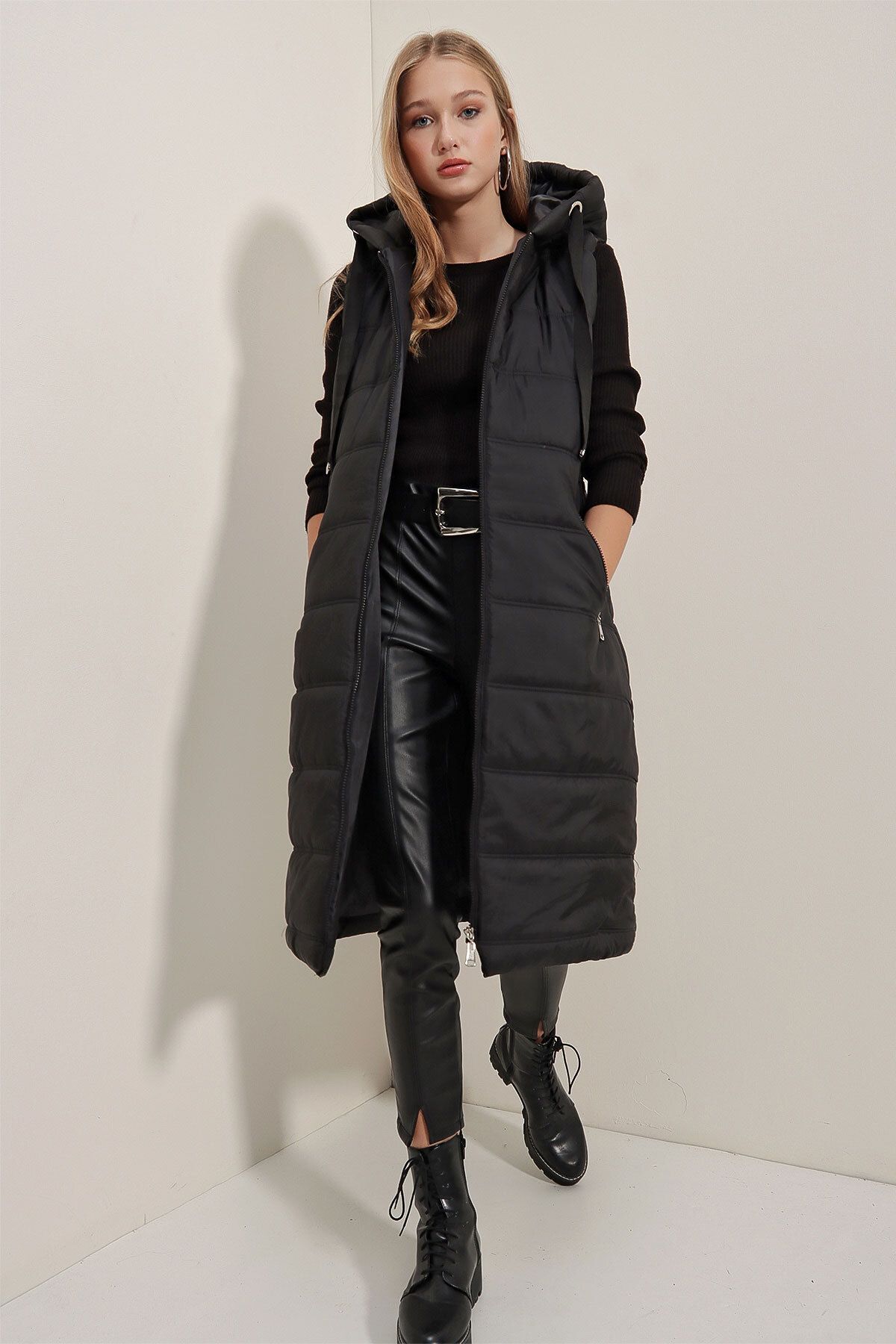 complete the look image