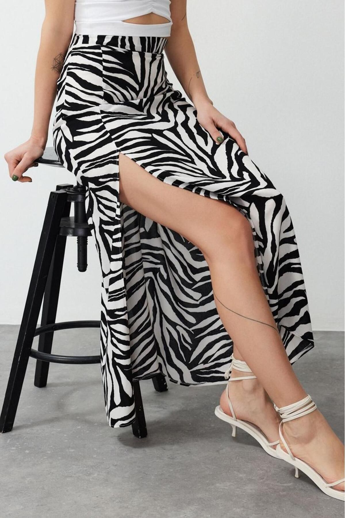 Moda Regular Düz Desen Günlük Midi Boy Yırtmaç Detaylı Dokuma Etek - Görsel 3