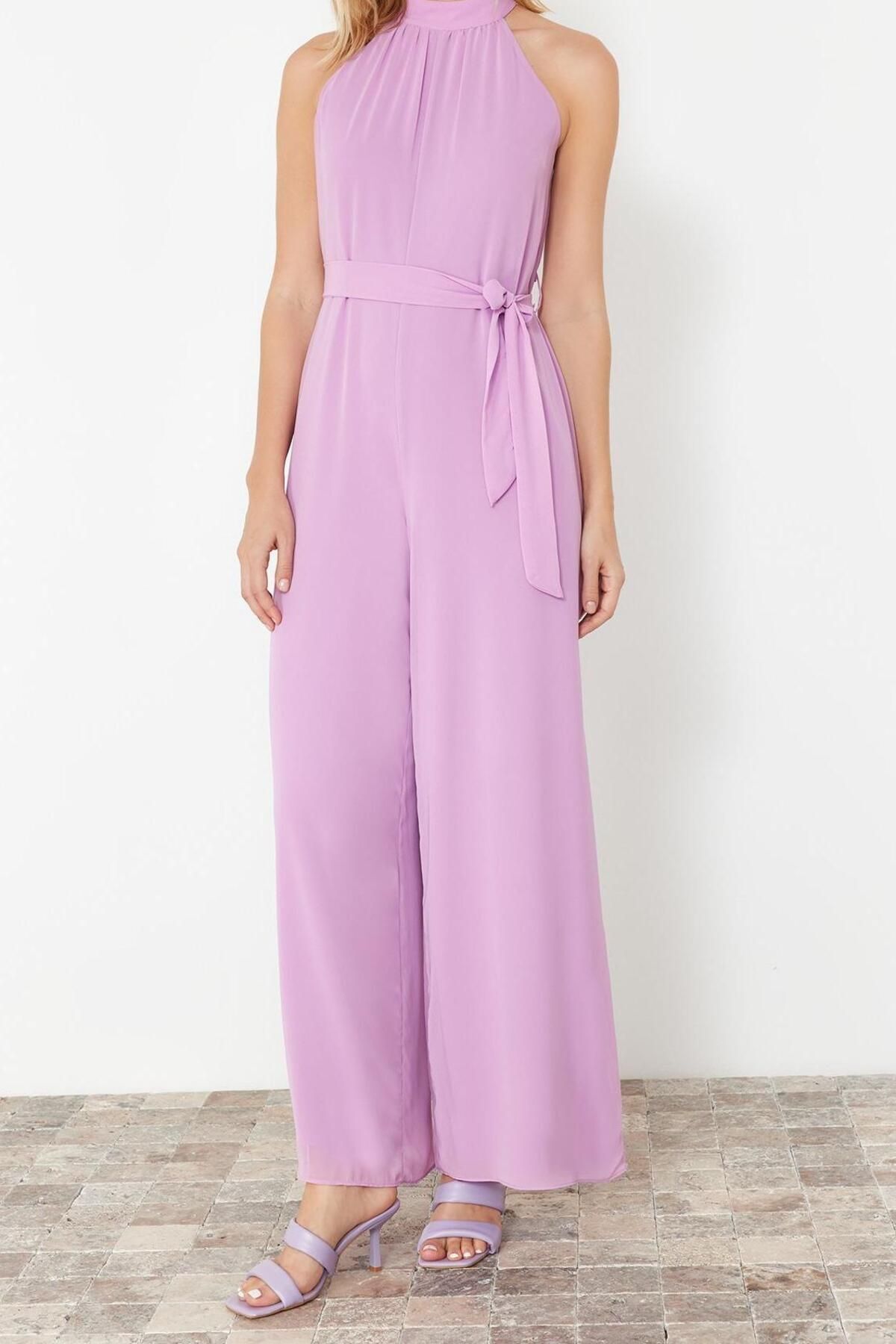 Kadın Moda Standart Kol Geniş Paça Halter Yaka Uzun Kuşaklı Maxi Şifon Astarlı Dokuma Tulum - Görsel 3