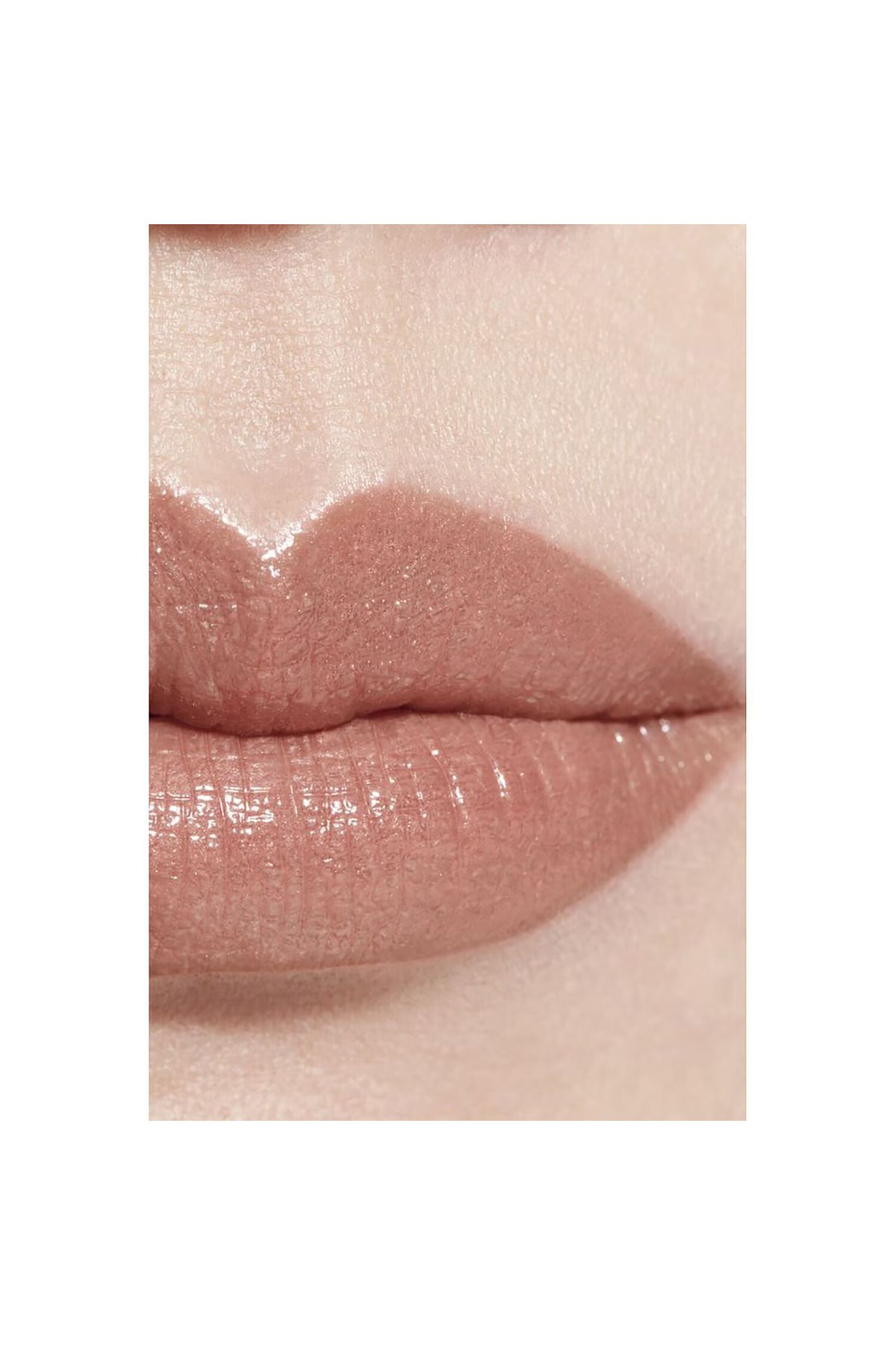 Chanel-Softness and Smoothness to Lips with Enriched Formula Pigmented Lipstick-822 2