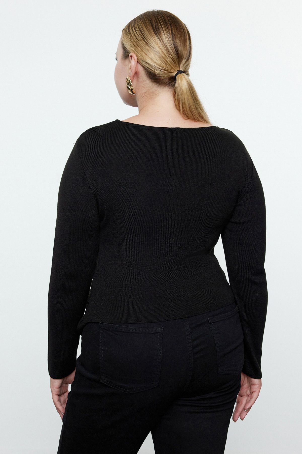 Trendyol Curve-Pulover subțire din tricotaje - negru, detaliu guler adunat, TBBAW25AN00046 5