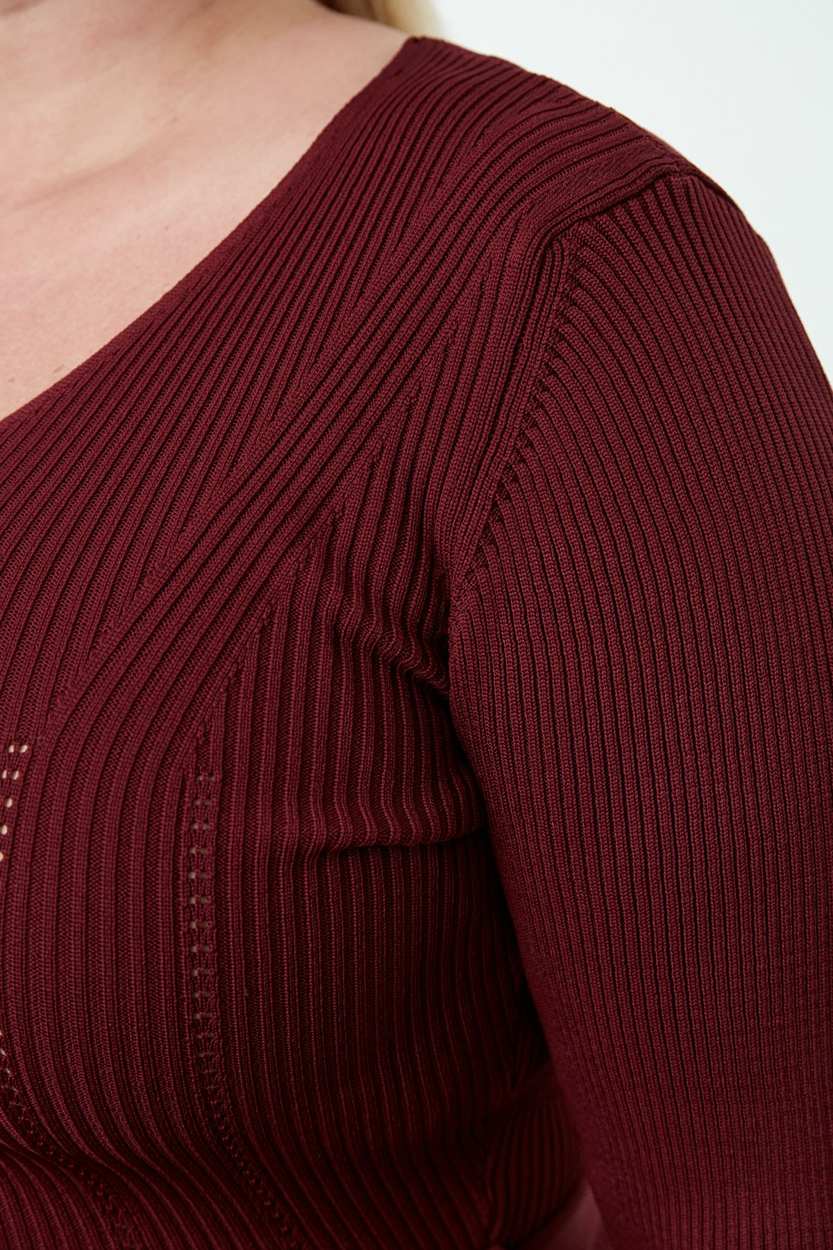 Trendyol Curve-Burgunderrotes Midi-Strickkleid mit Faltenrock - TBBAW25AH00033 4
