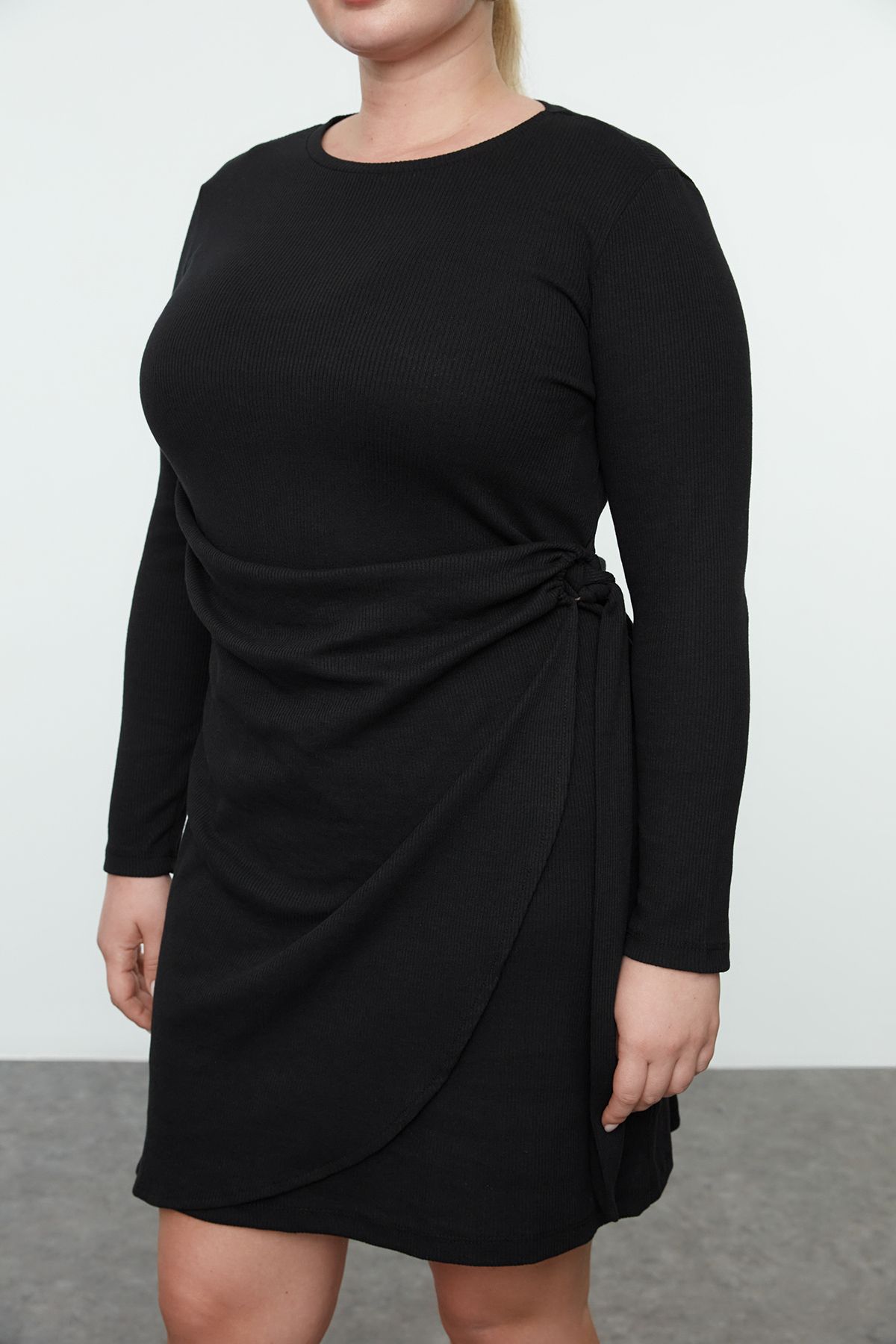 Trendyol Curve-Schwarzes Camisole-Strickkleid in Übergröße TBBAW25AH00083 3