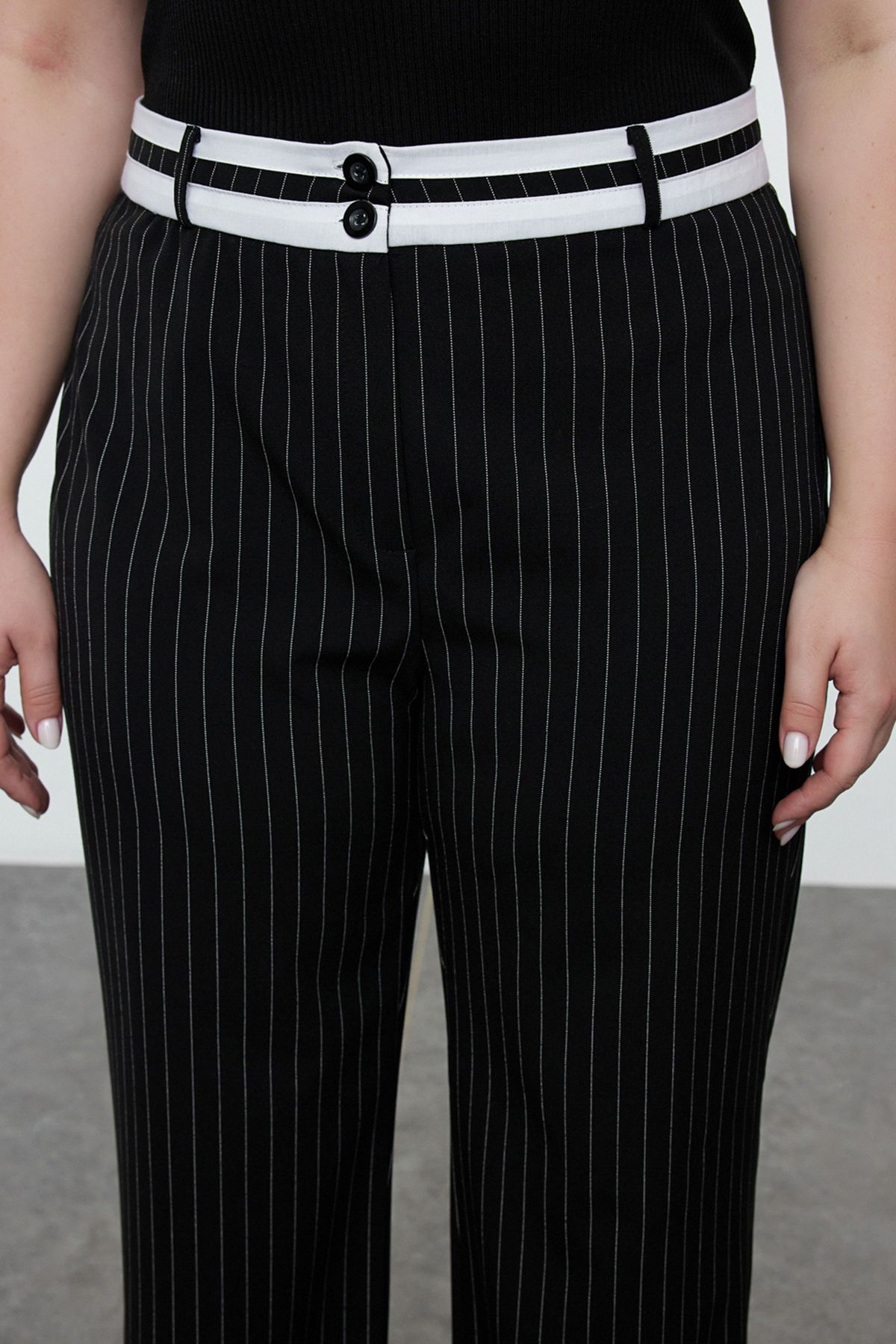 Trendyol Curve-Schwarz-weiß gestreifte Hose – TBBSS23AR00032 4