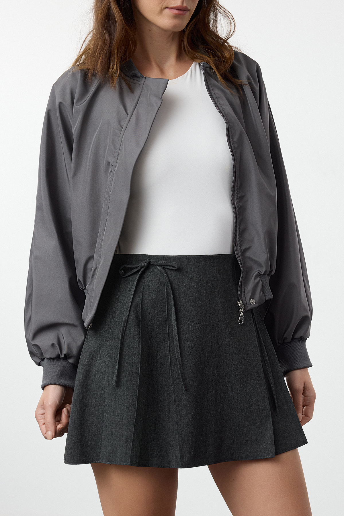 Trendyol Collection Тъмно антрацитова плисирана мини пола с панделки TEDAW25ET00012