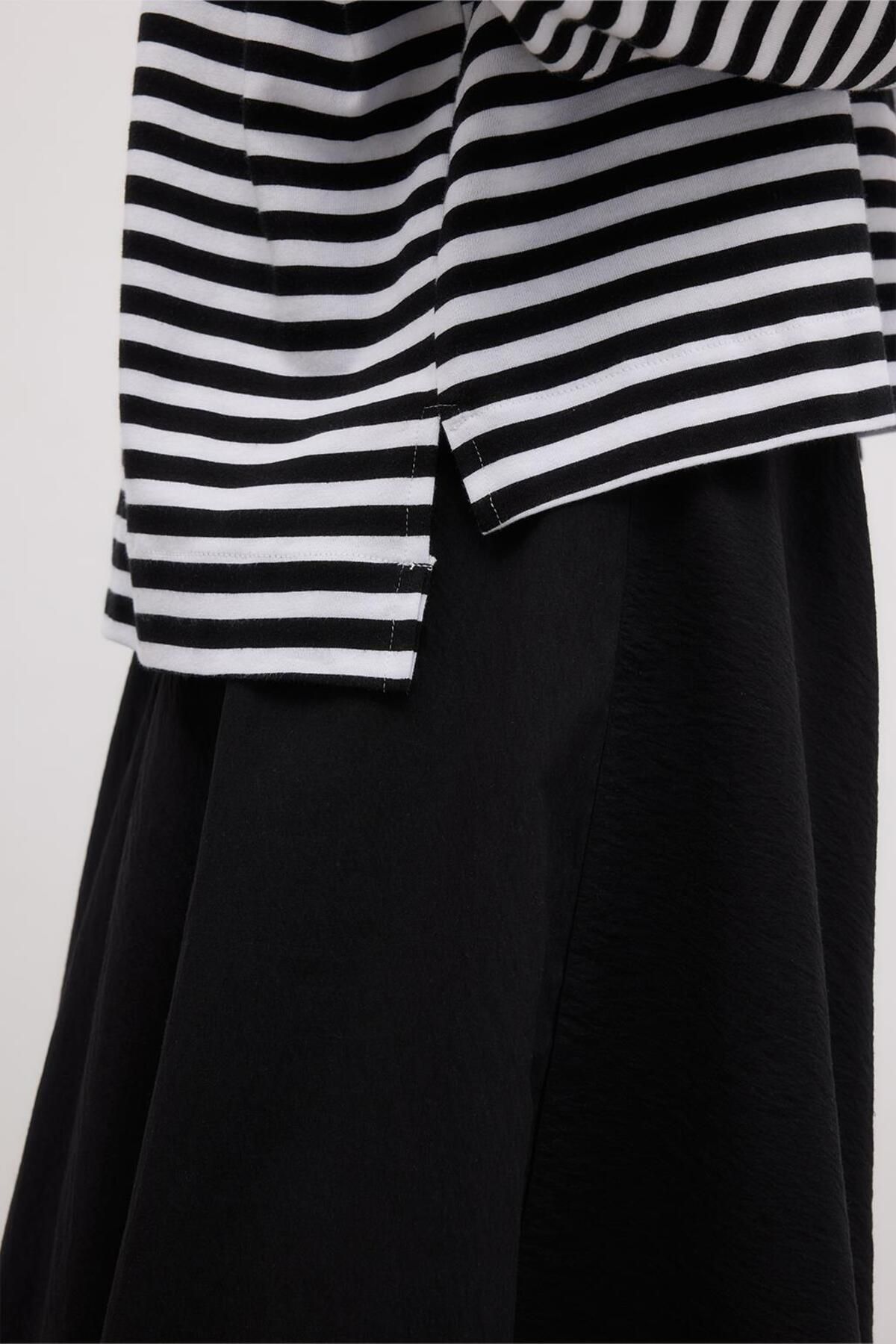 KADRİYE BAŞTÜRK-Black Cotton Knitted - Striped and Slit Crop Blouse 3