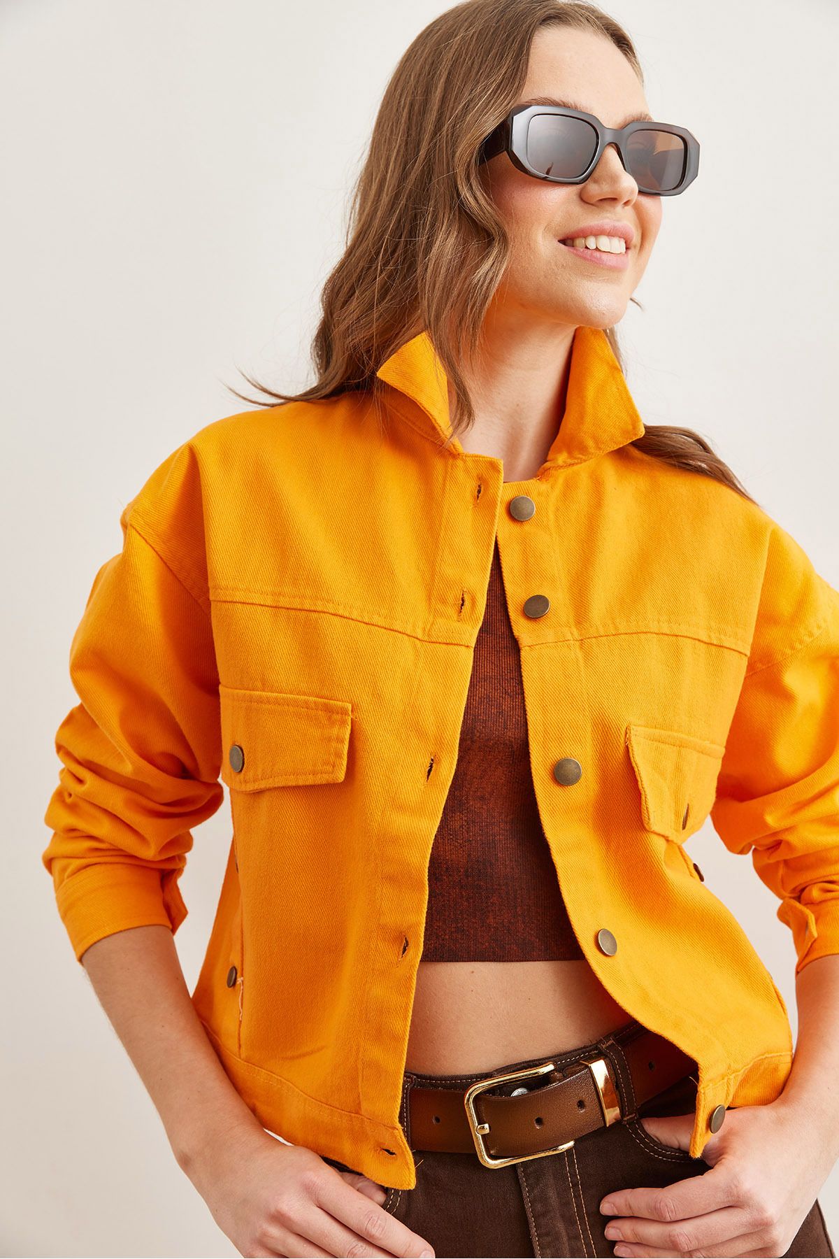 Olalook-Orangefarbene Crop-Baumwolljacke – CKT mit Taschen und Knopfdetail – 19000383 2