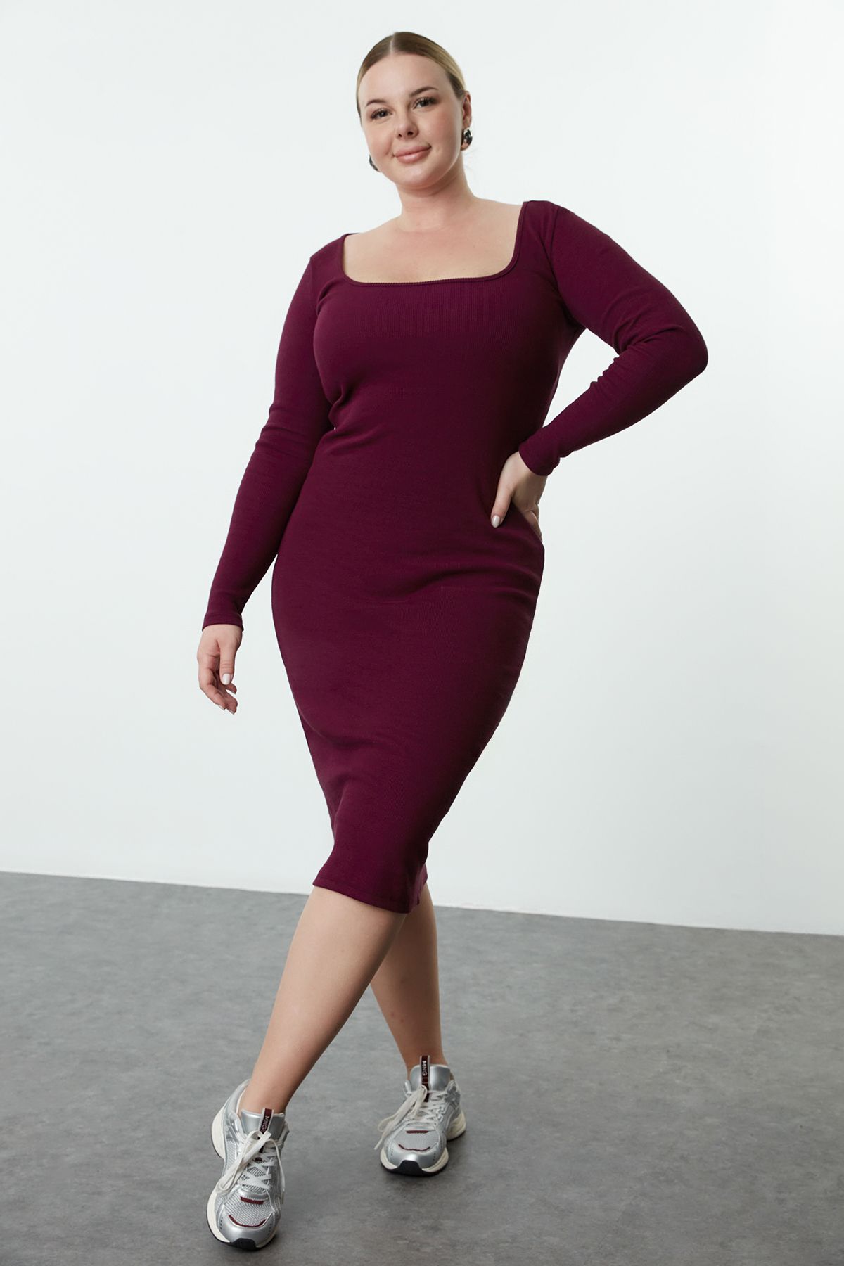 Trendyol Curve Sukienka Dzianinowa W Kolorze Śliwkowym Z Dekoltem Typu Camisole W Dużych Rozmiarach Kobieta - 4XL