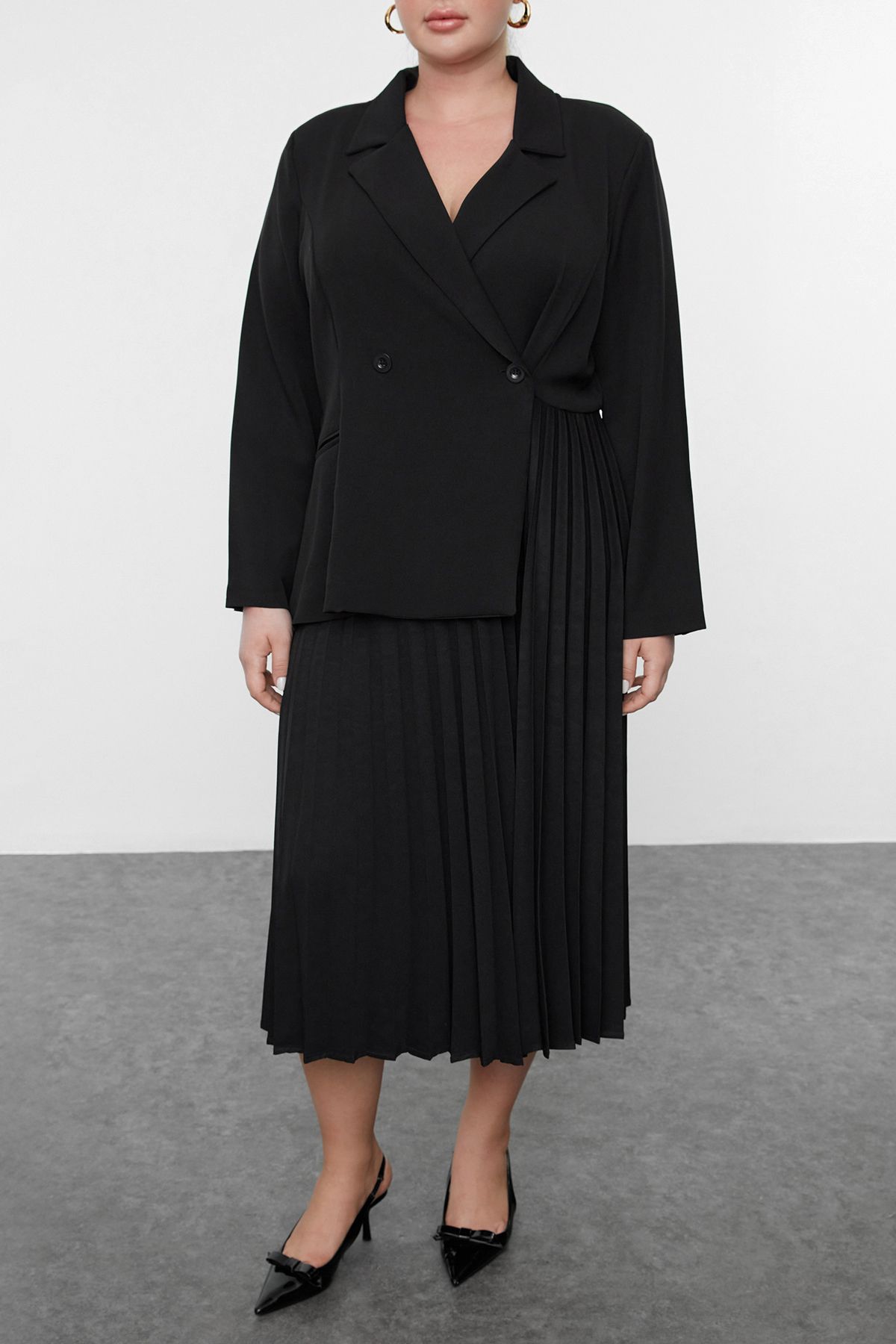 Trendyol Curve-Plus Size Czarna Plisowana Sukienka Żakietowa - Tbbaw25Ah00076 3