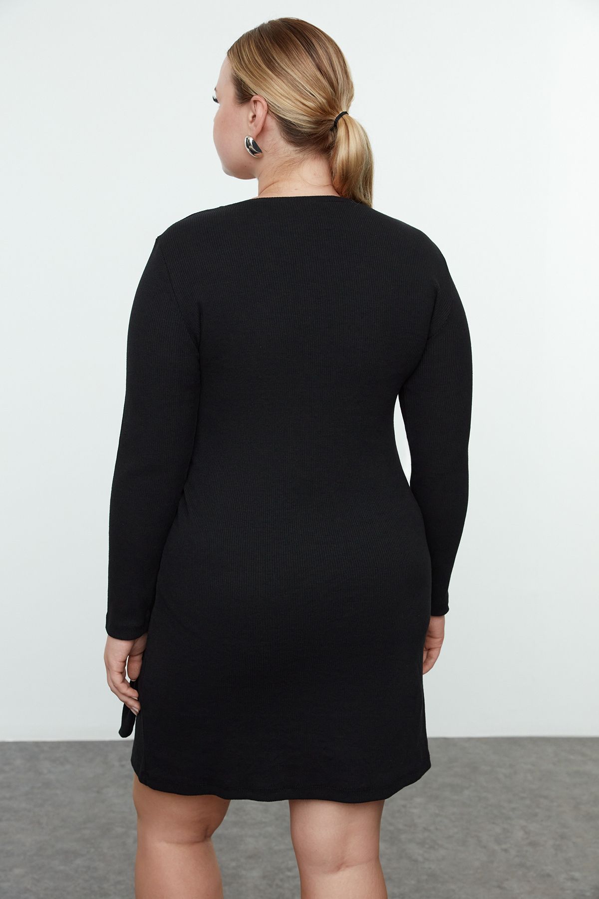 Trendyol Curve-Schwarzes Camisole-Strickkleid in Übergröße TBBAW25AH00083 5