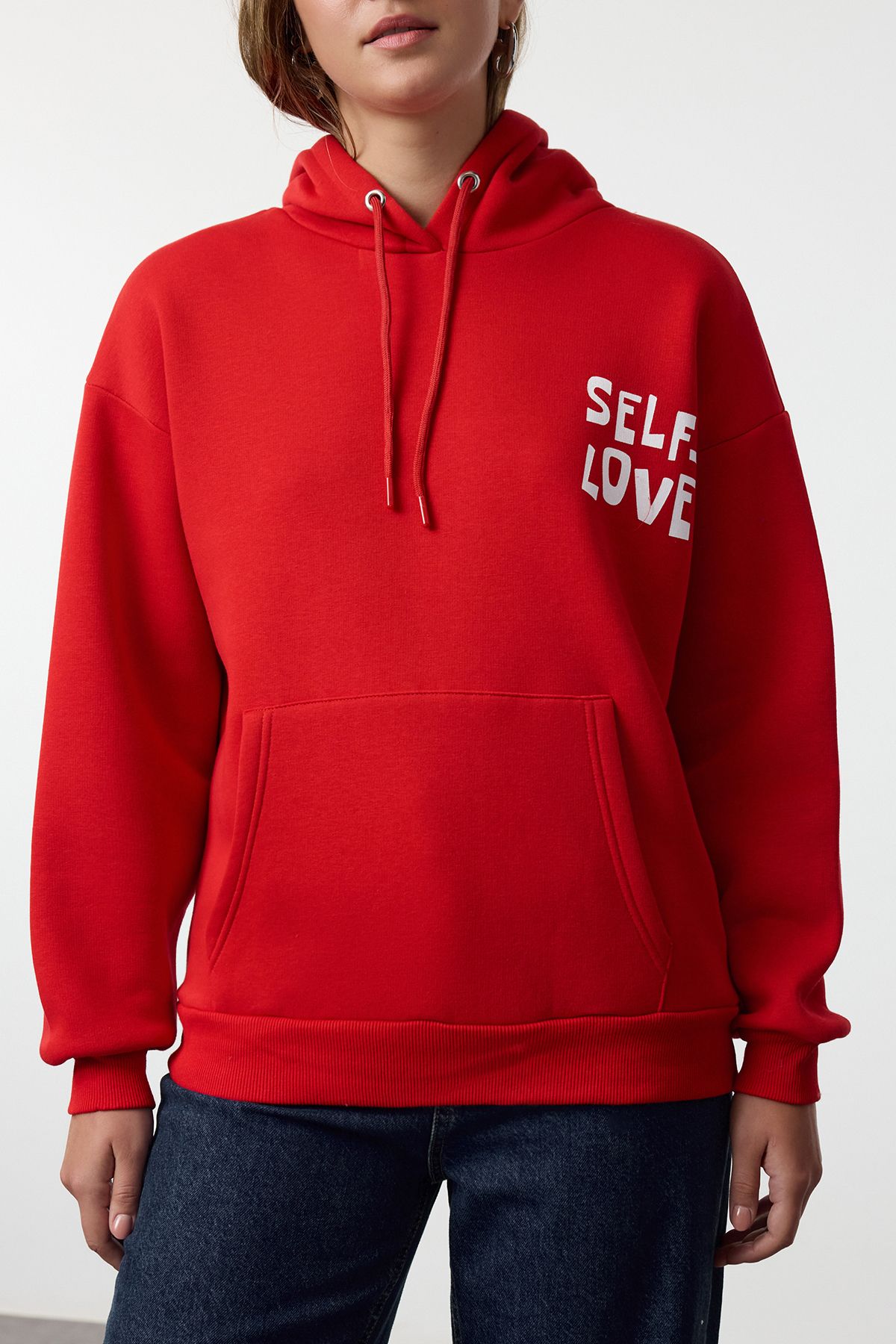 Trendyol Collection-Rotes Fleece-Sweatshirt in Übergröße, gestrickt – detaillierter Aufdruck auf der Rückseite Twoaw22Sw0687 3