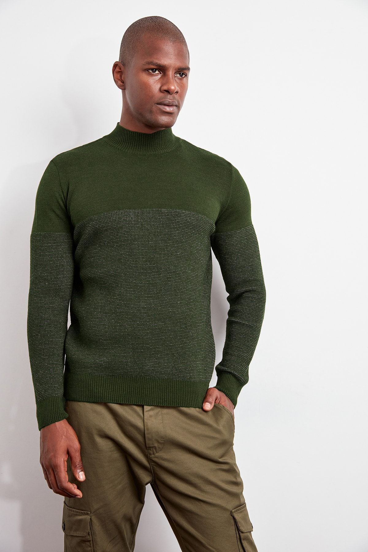 Trendyol Collection-Khaki Slim Slim Fit Crew Výstřih Pruhovaný pletený svetr Tmnaw20Ls0014 3