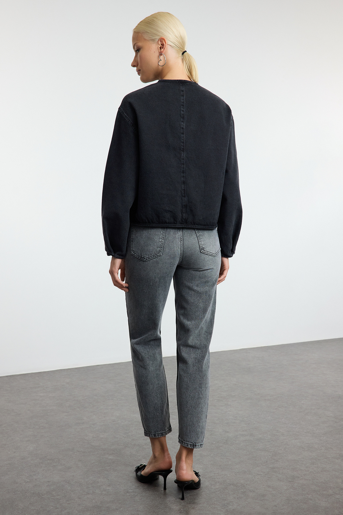 Trendyolmilla  Siyah Yüksek Bel Mom Jeans TWOSS21JE0016 - Görsel 5