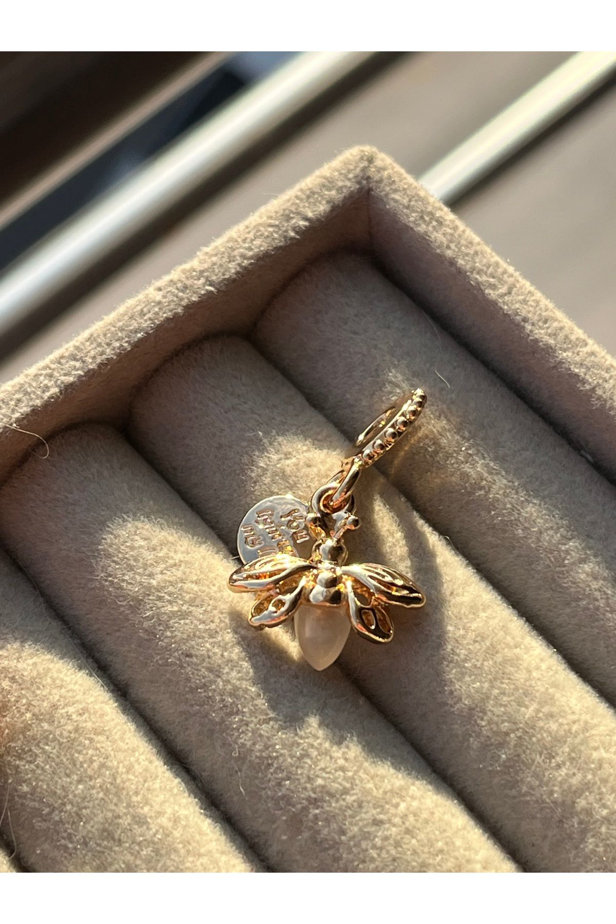 asaf Altın renk ateş böceği charm | gold