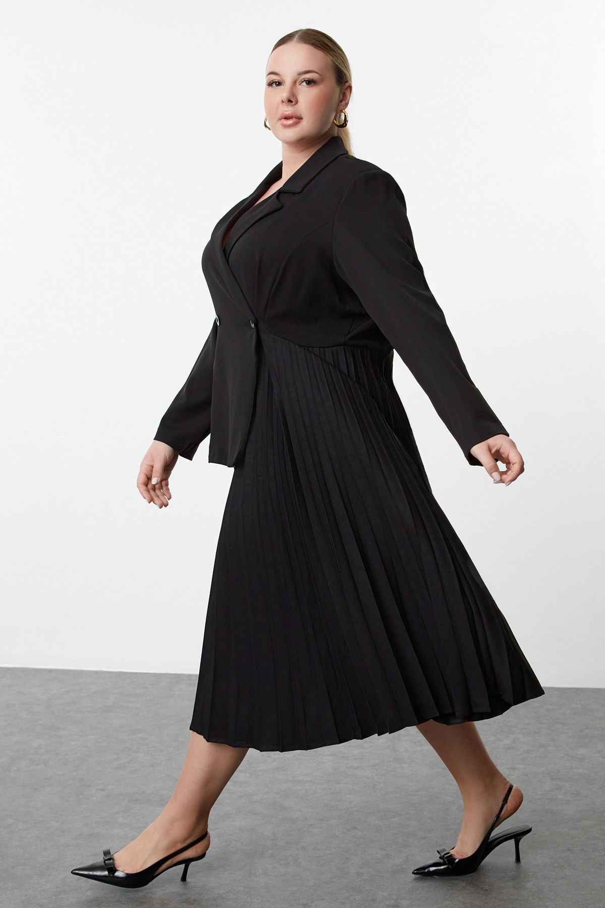 Trendyol Curve-Plus Size Czarna Plisowana Sukienka Żakietowa - Tbbaw25Ah00076 2