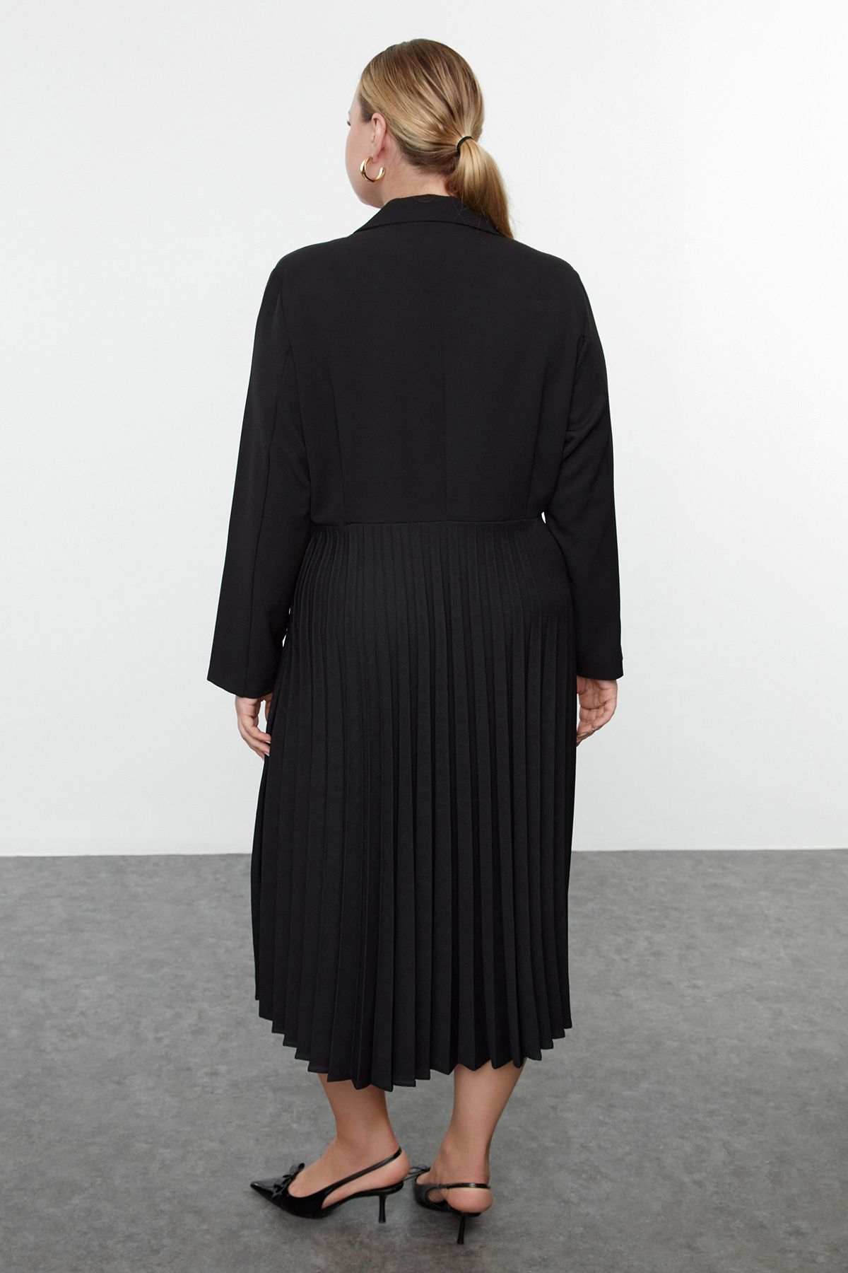 Trendyol Curve-Plus Size Czarna Plisowana Sukienka Żakietowa - Tbbaw25Ah00076 5