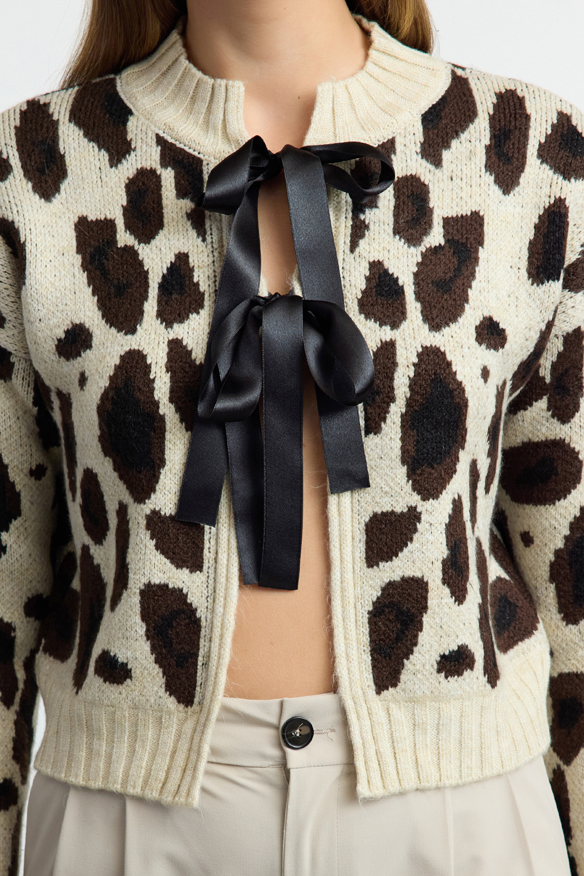 Trendyolmilla  Taş Leopar Desenli Crop Yumuşak Dokulu Triko Hırka TWOAW25HI00355 - Görsel 4