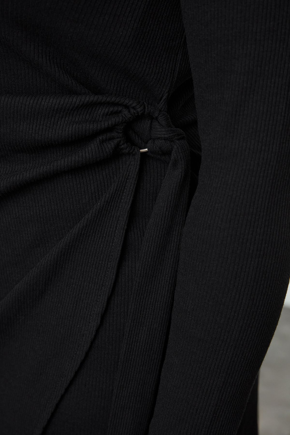 Trendyol Curve-Schwarzes Camisole-Strickkleid in Übergröße TBBAW25AH00083 4