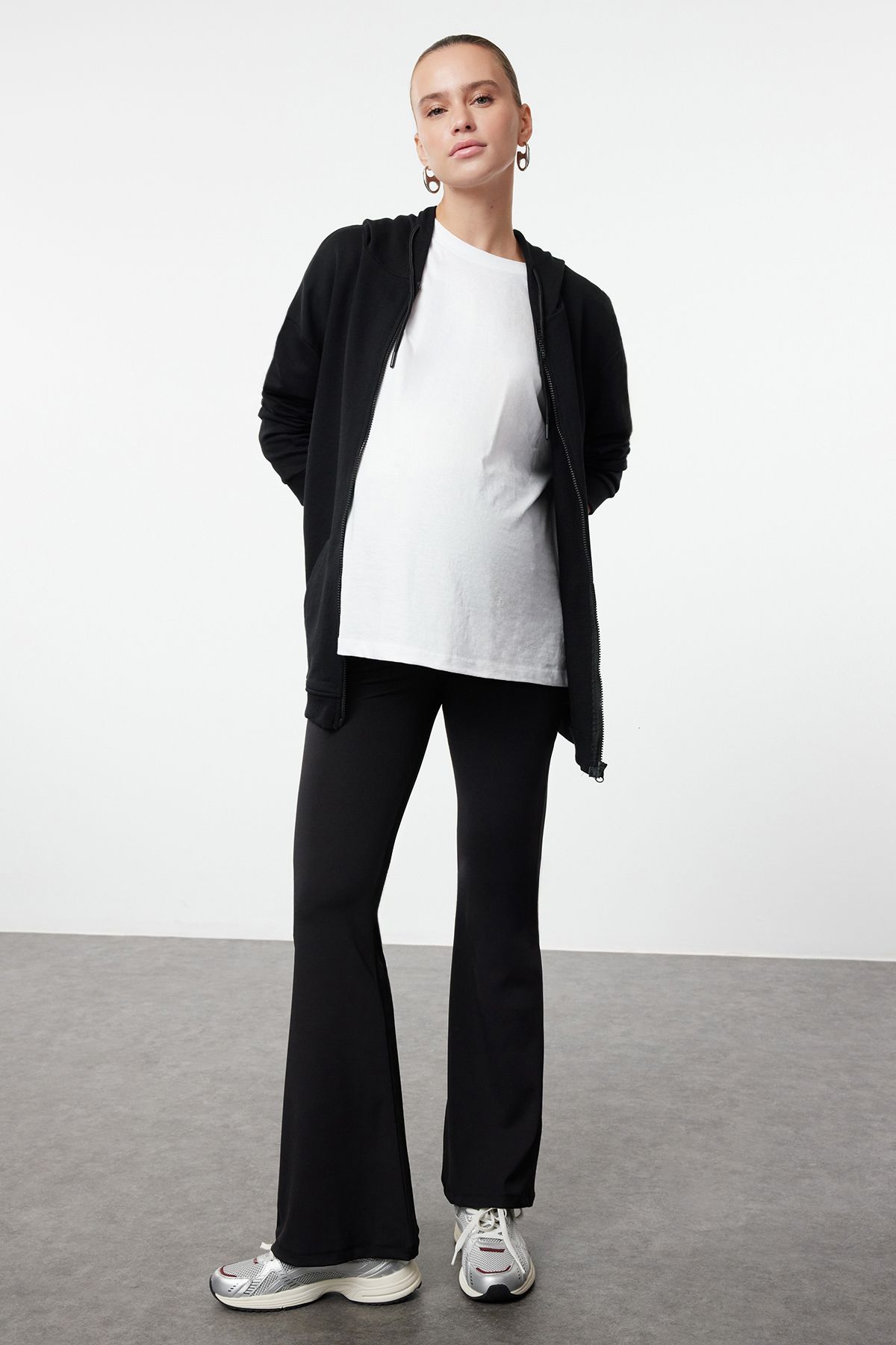 Trendyol Curve-Schwarze Umstands-Leggings mit hoher Taille und verstellbarem Bauchpaneel in Übergröße – TBBAW25BV00001 2