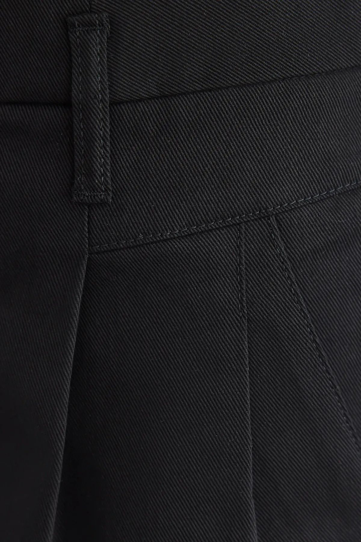 Hiccup-Pleated High Waist Shorts 5