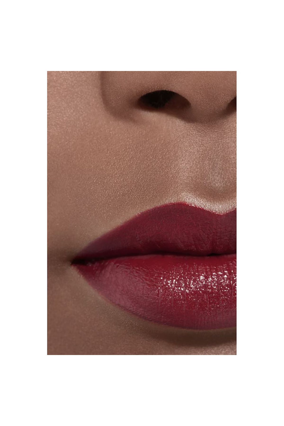 Chanel-Softness and Smoothness to Lips with Enriched Formula Pigmented Lipstick-822 4