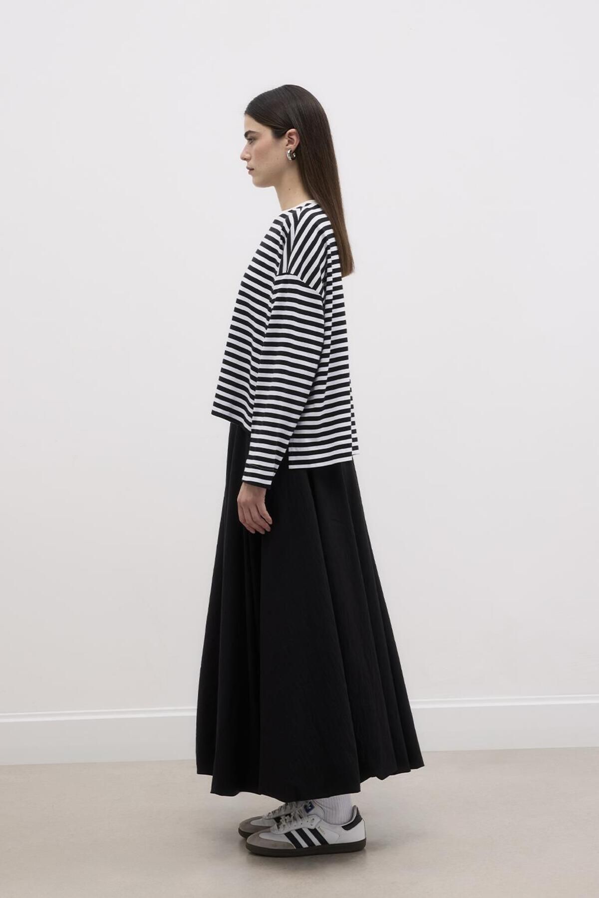 KADRİYE BAŞTÜRK-Black Cotton Knitted - Striped and Slit Crop Blouse 2