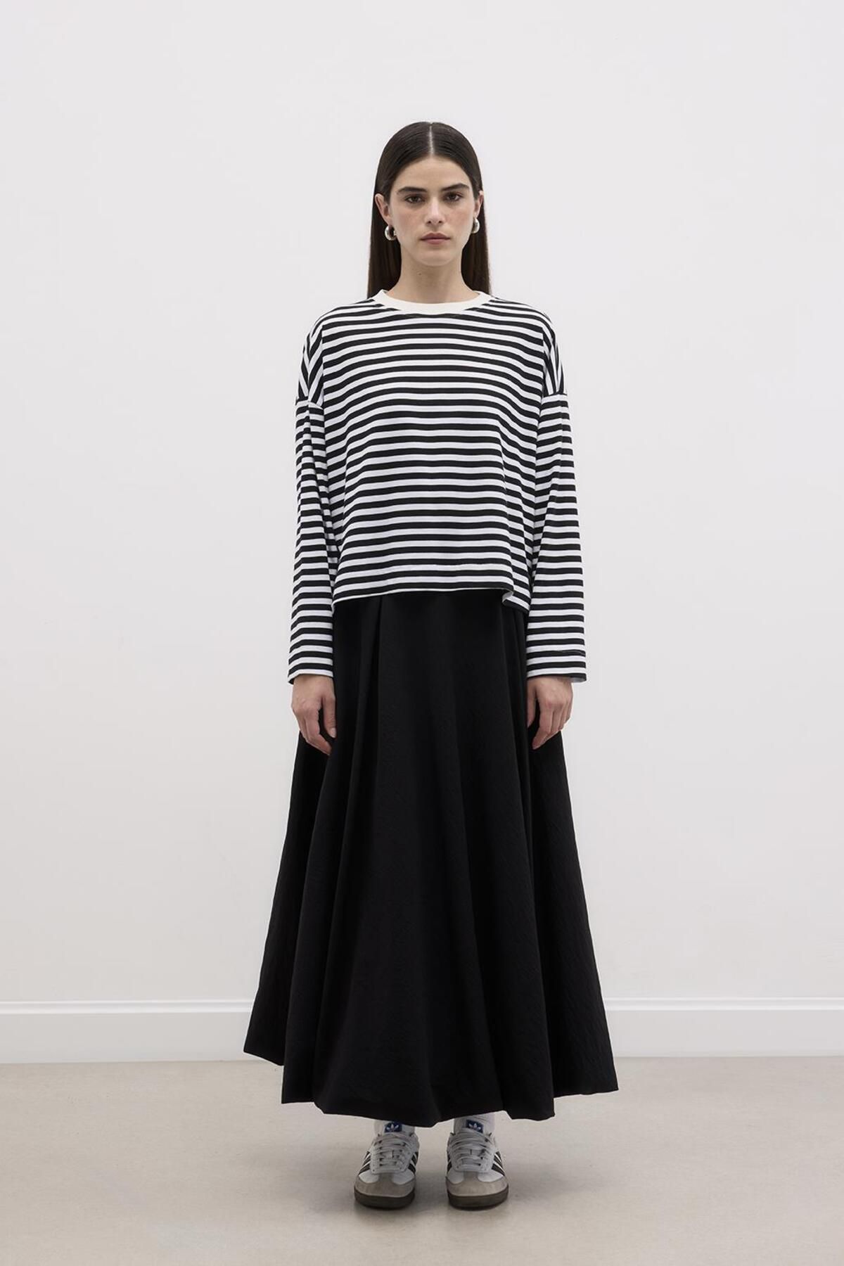 KADRİYE BAŞTÜRK-Black Cotton Knitted - Striped and Slit Crop Blouse 1