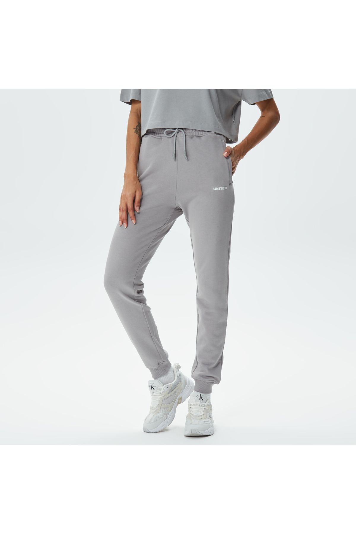 United 4-United4 Classic Women's Gray Sweatpants 3